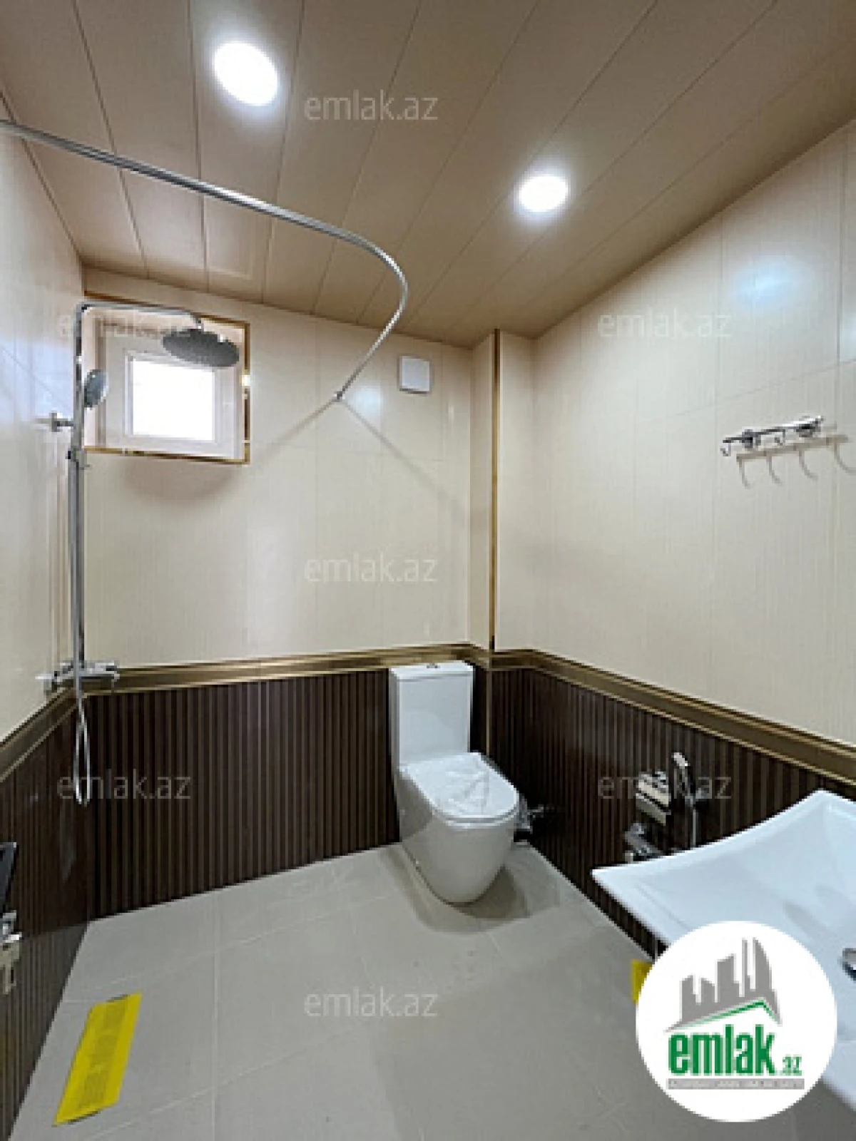 Satılır 5 otaqlı mənzil 260 m²