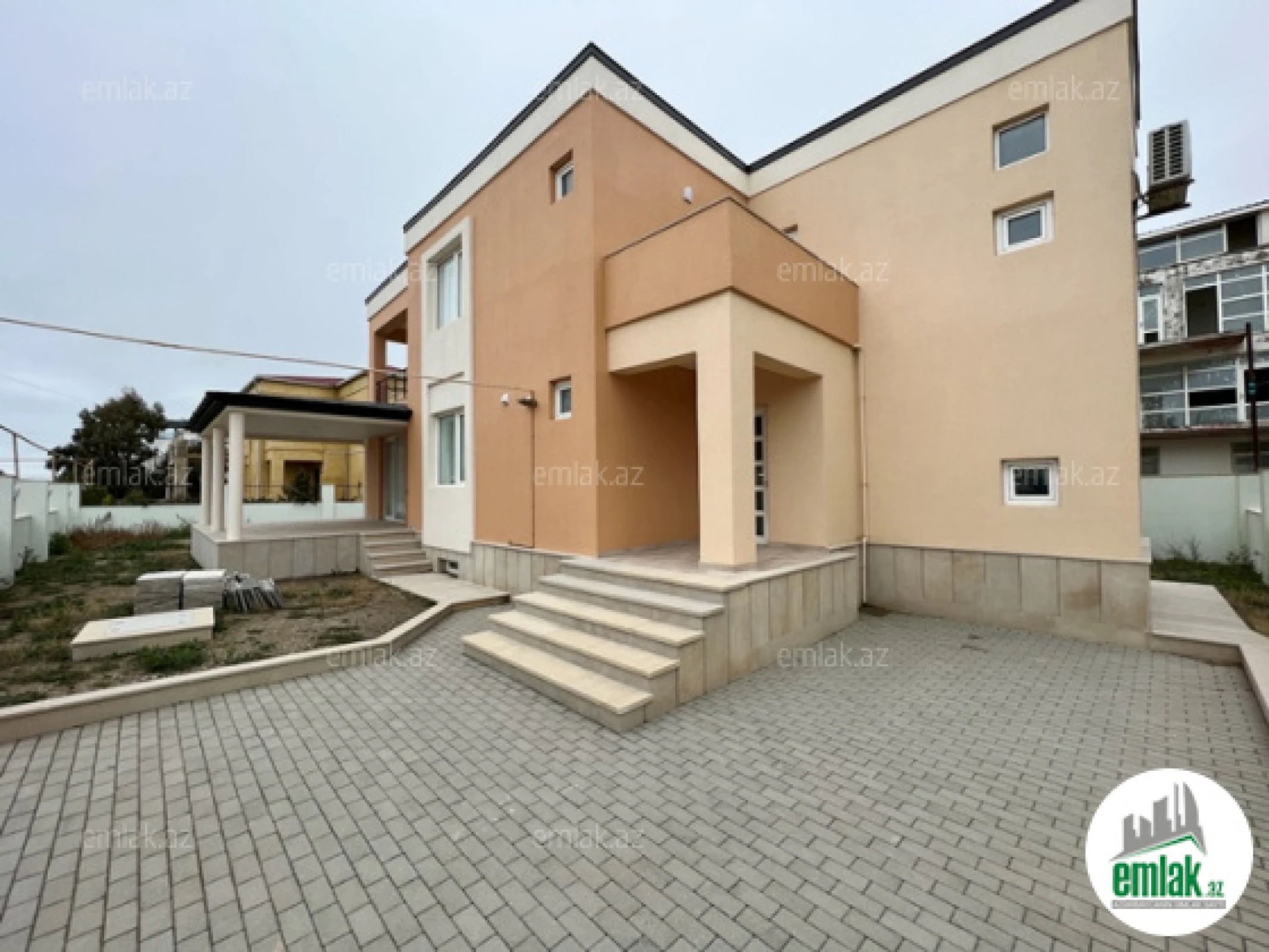 Satılır 5 otaqlı mənzil 260 m²