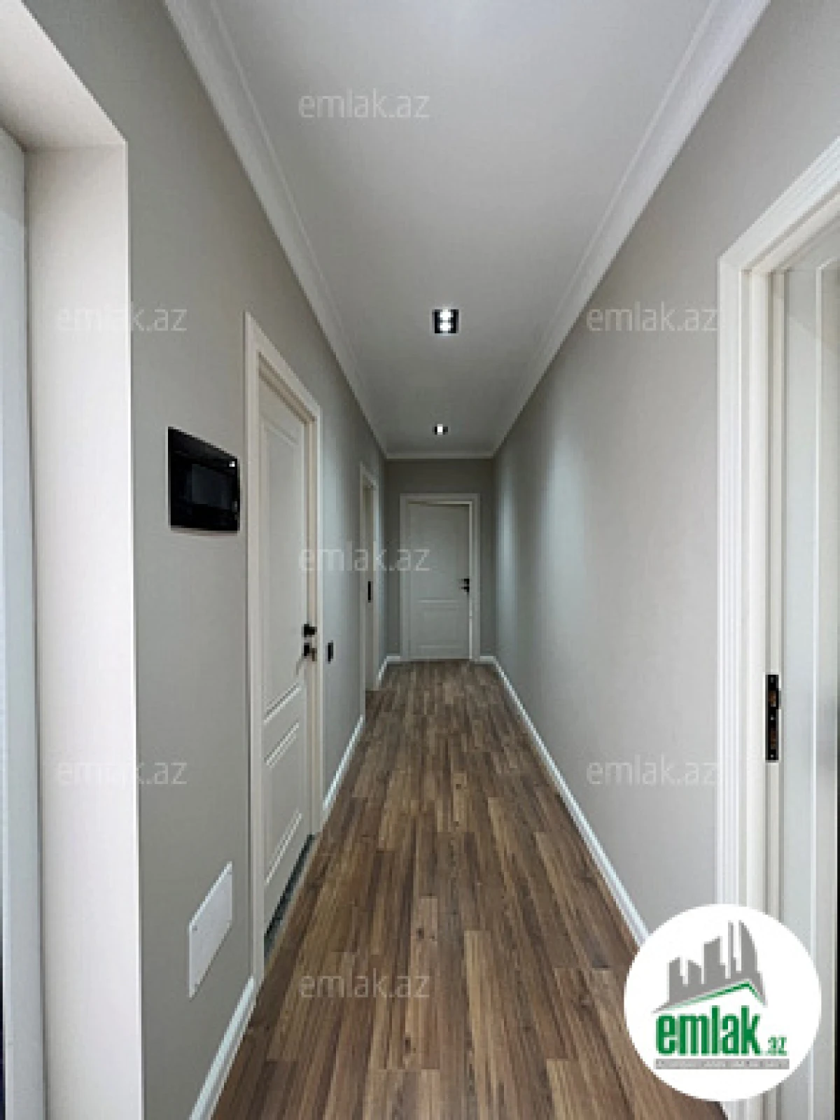 Satılır 5 otaqlı mənzil 260 m²