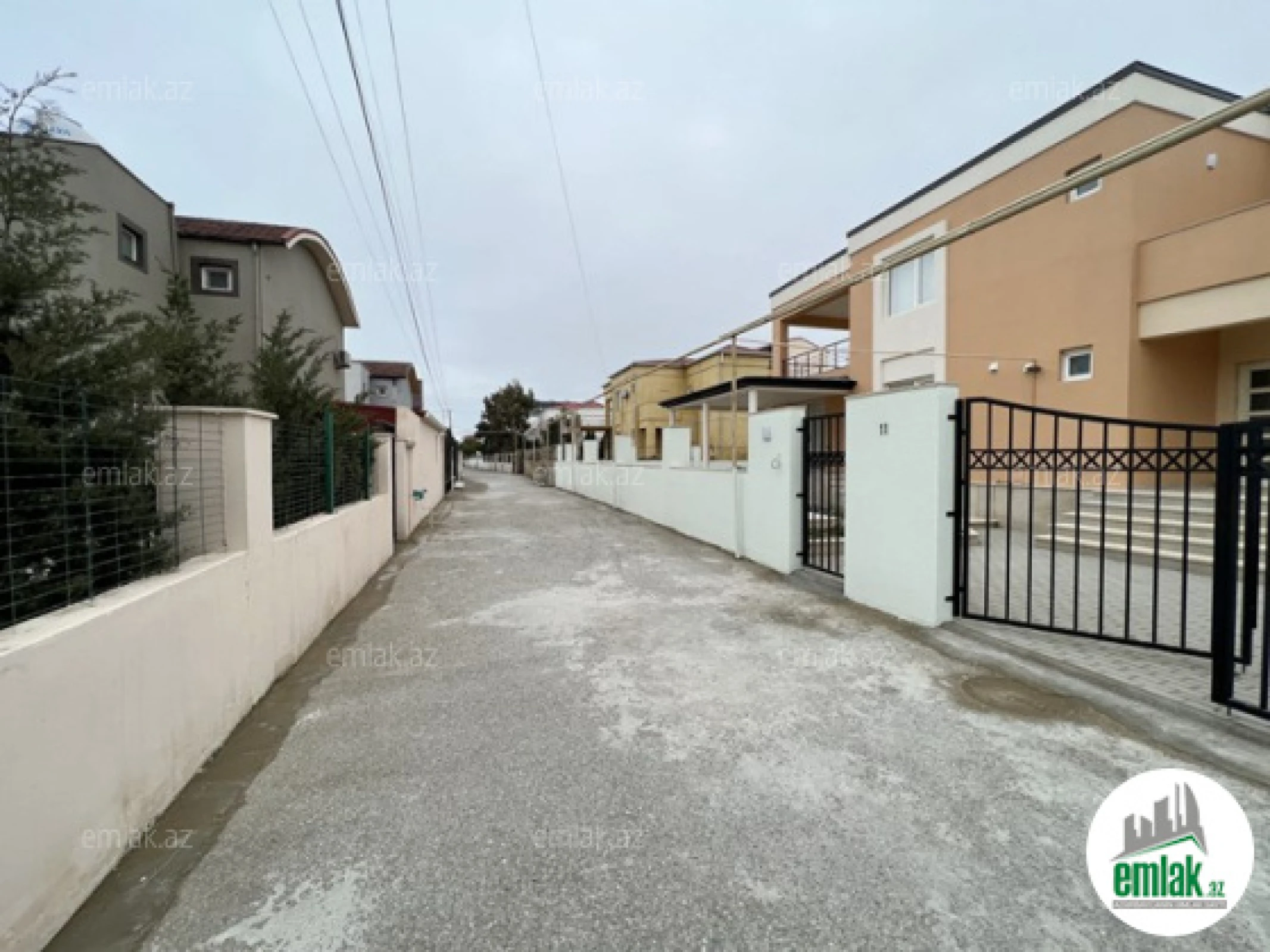 Satılır 5 otaqlı mənzil 260 m²