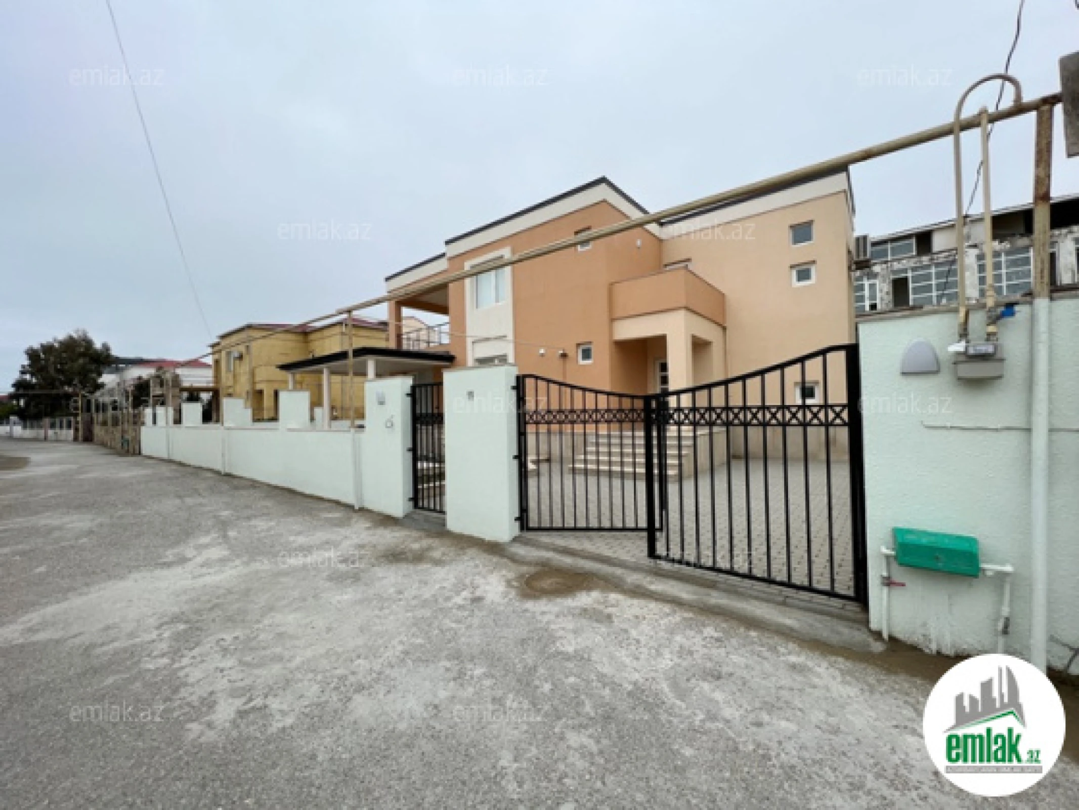 Satılır 5 otaqlı mənzil 260 m²