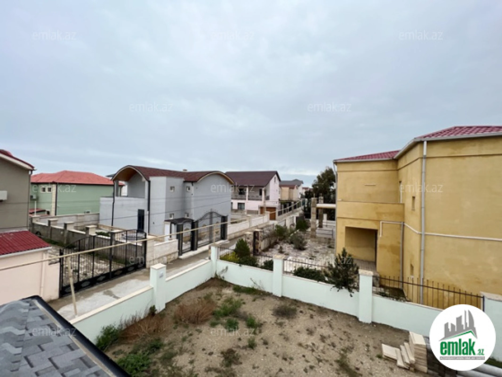 Satılır 5 otaqlı mənzil 260 m²