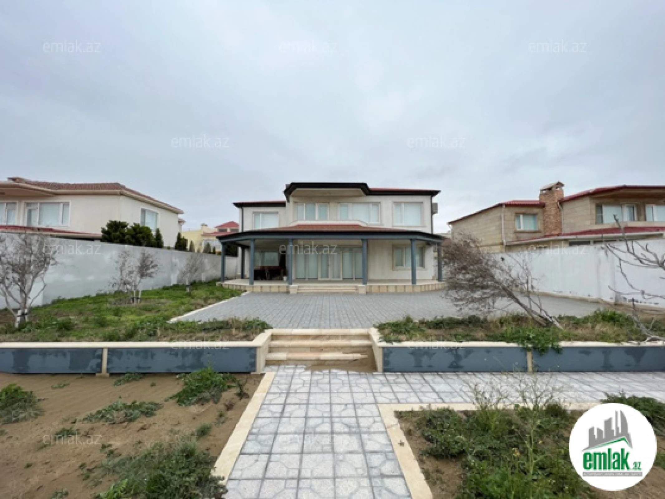 Satılır 5 otaqlı mənzil 320 m²