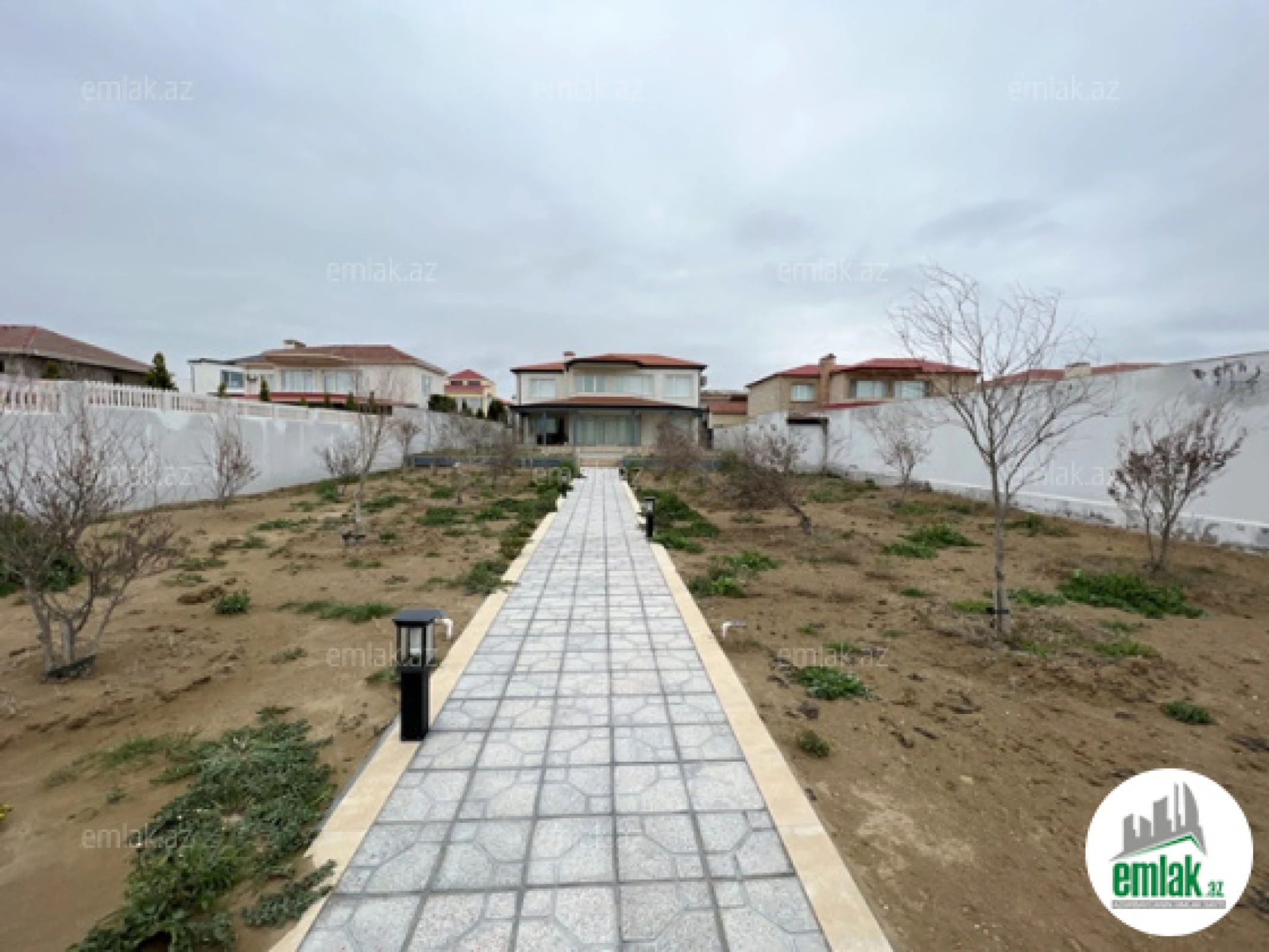 Satılır 5 otaqlı mənzil 320 m²