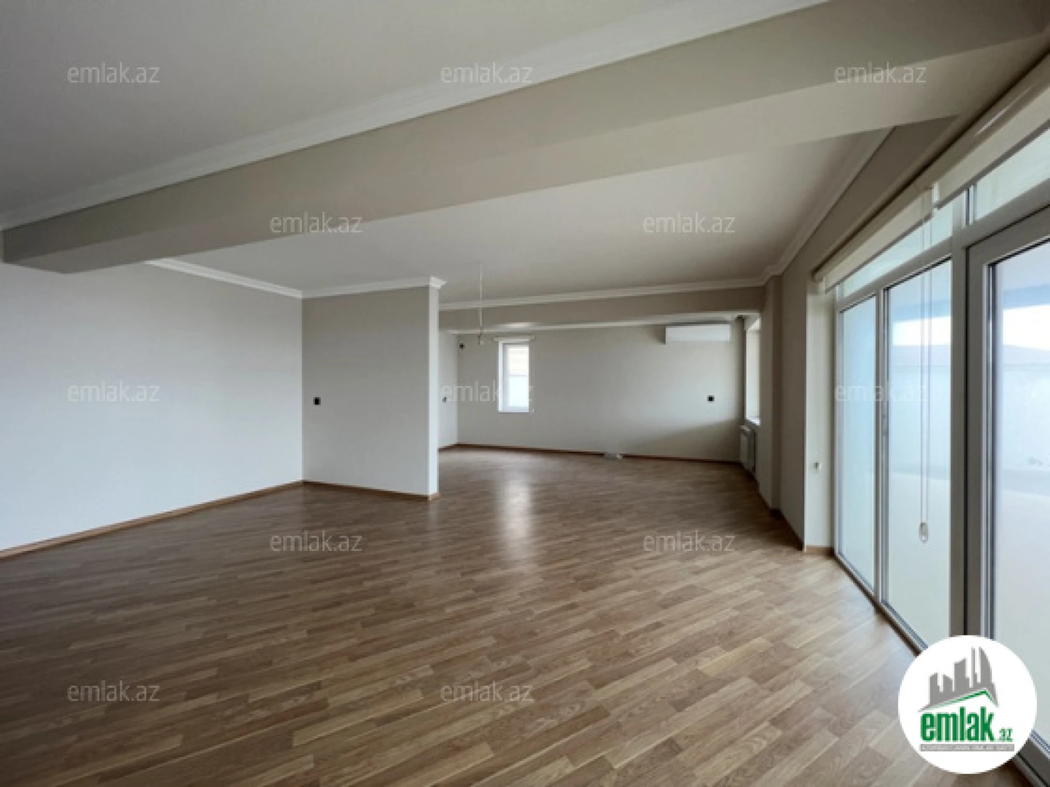 Satılır 5 otaqlı mənzil 320 m²