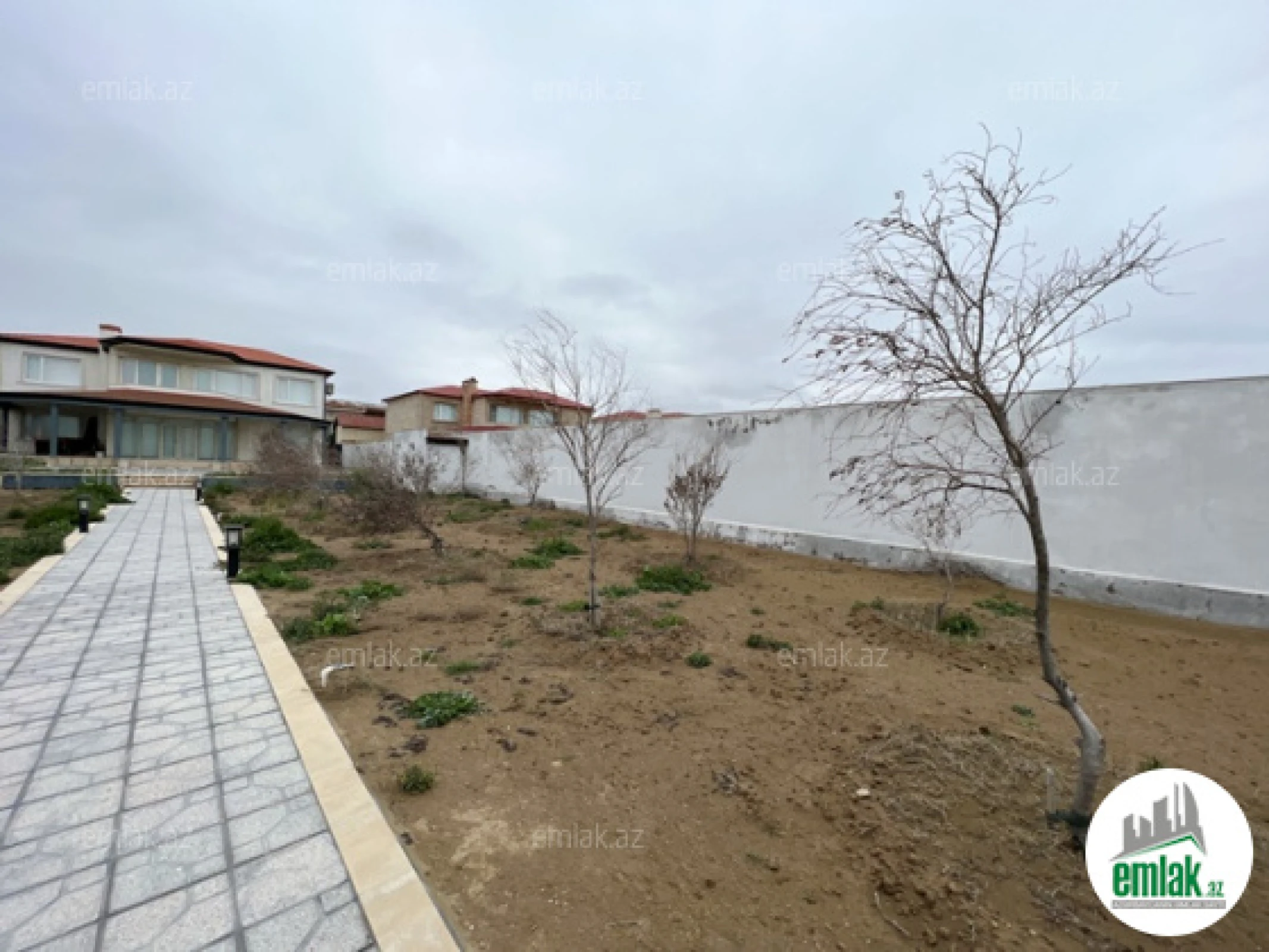 Satılır 5 otaqlı mənzil 320 m²