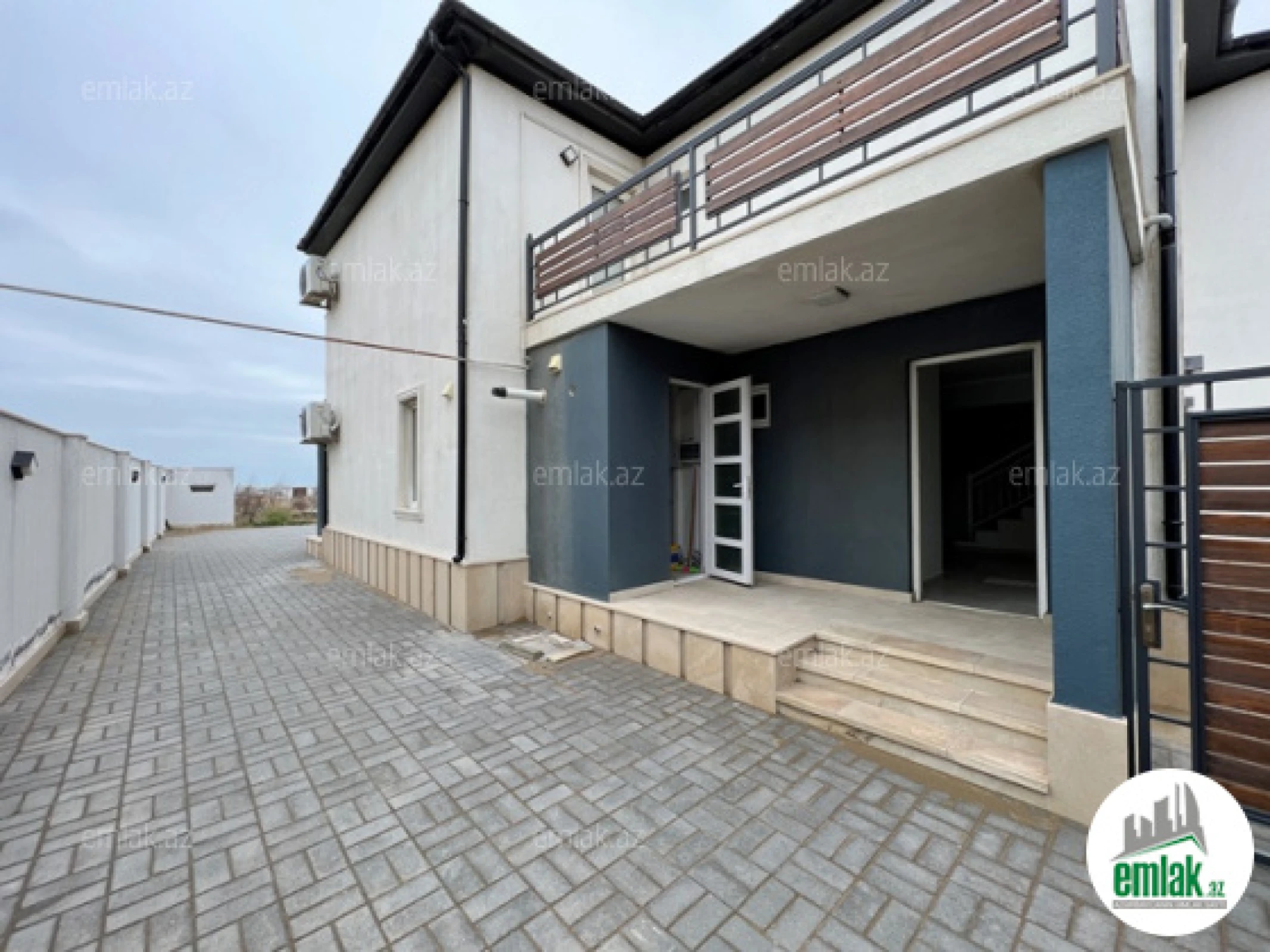 Satılır 5 otaqlı mənzil 320 m²