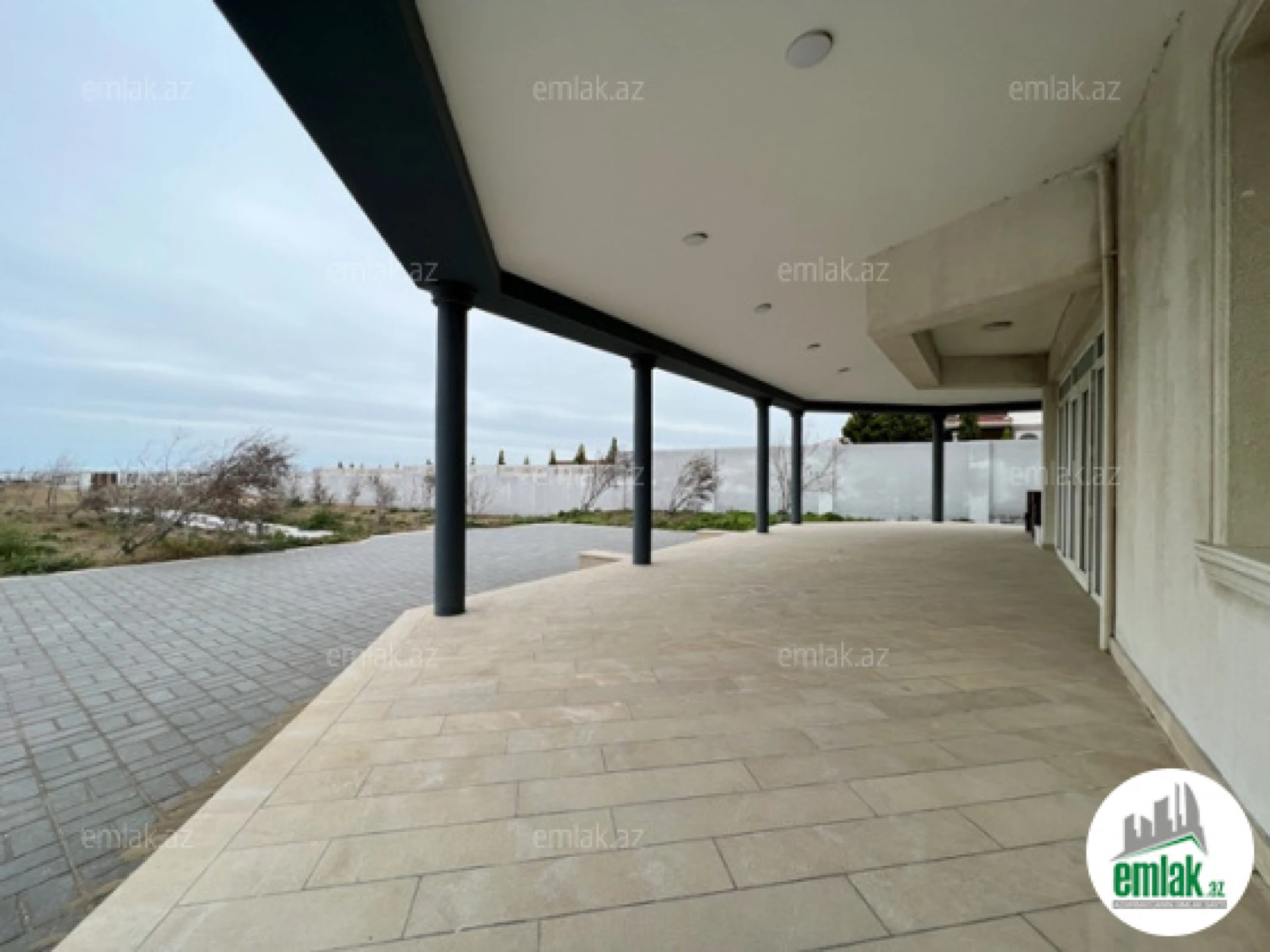 Satılır 5 otaqlı mənzil 320 m²