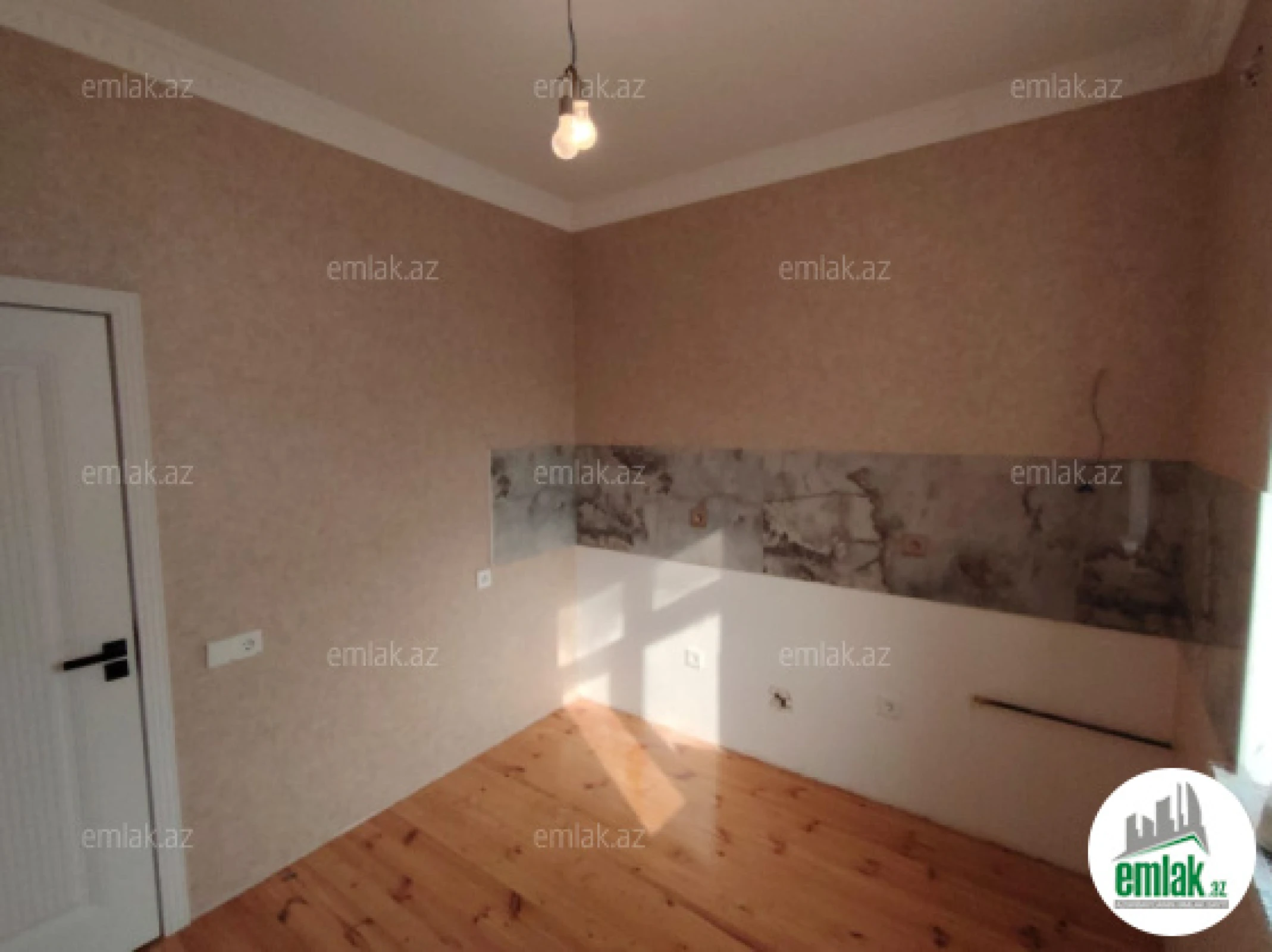 Satılır 5 otaqlı həyət evi 140 m²