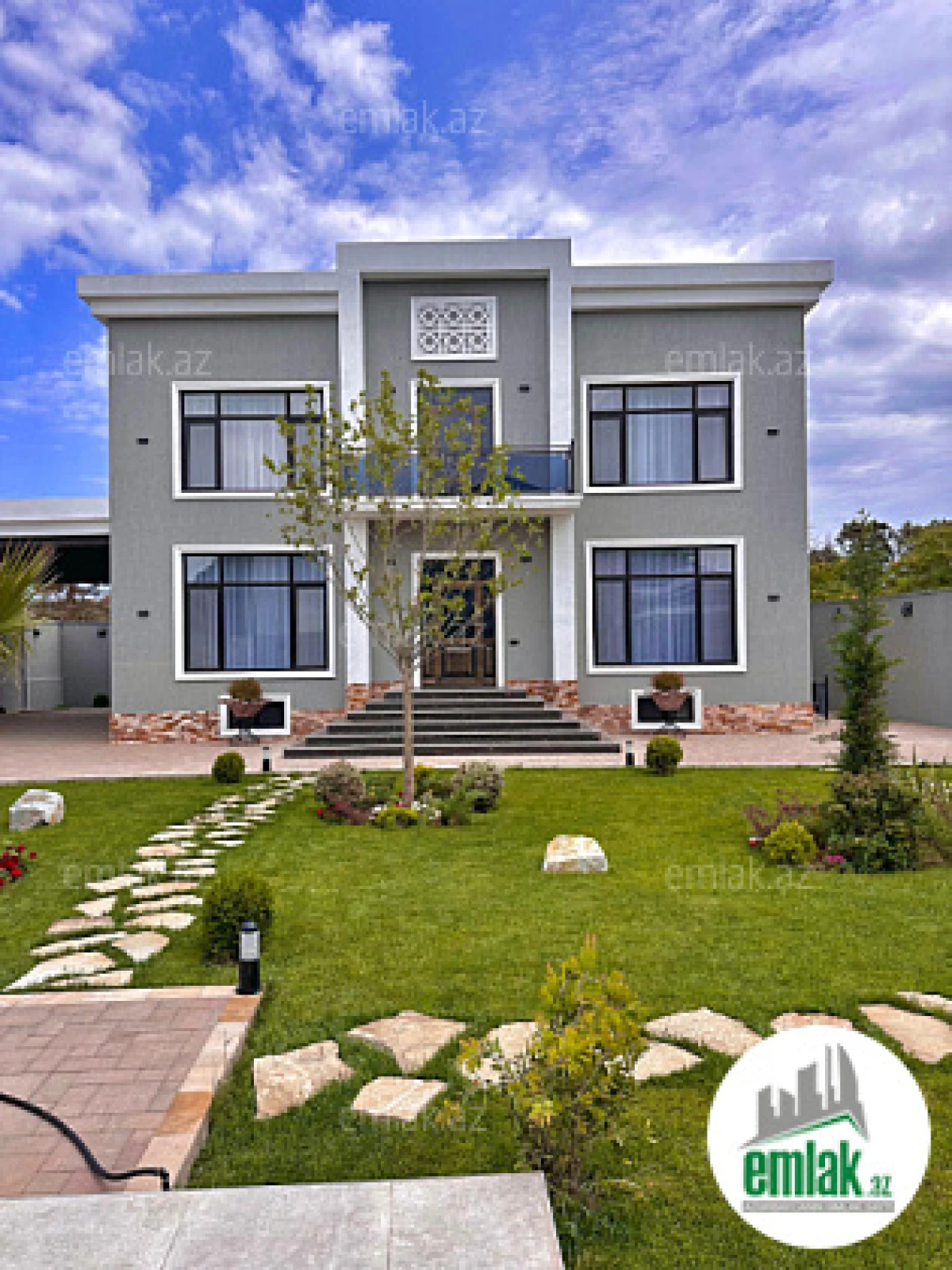 Satılır 5 otaqlı mənzil 380 m²