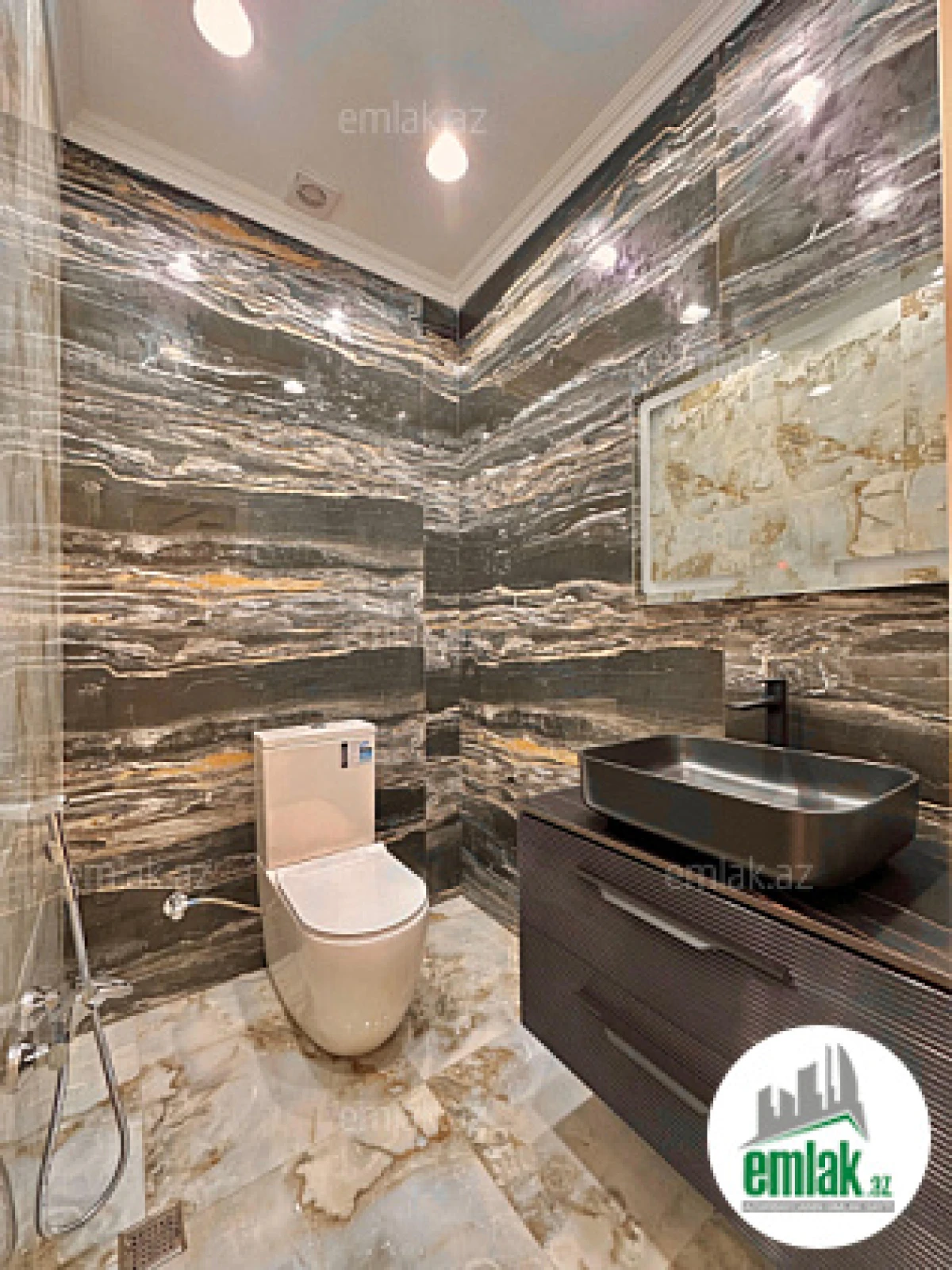 Satılır 5 otaqlı mənzil 380 m²