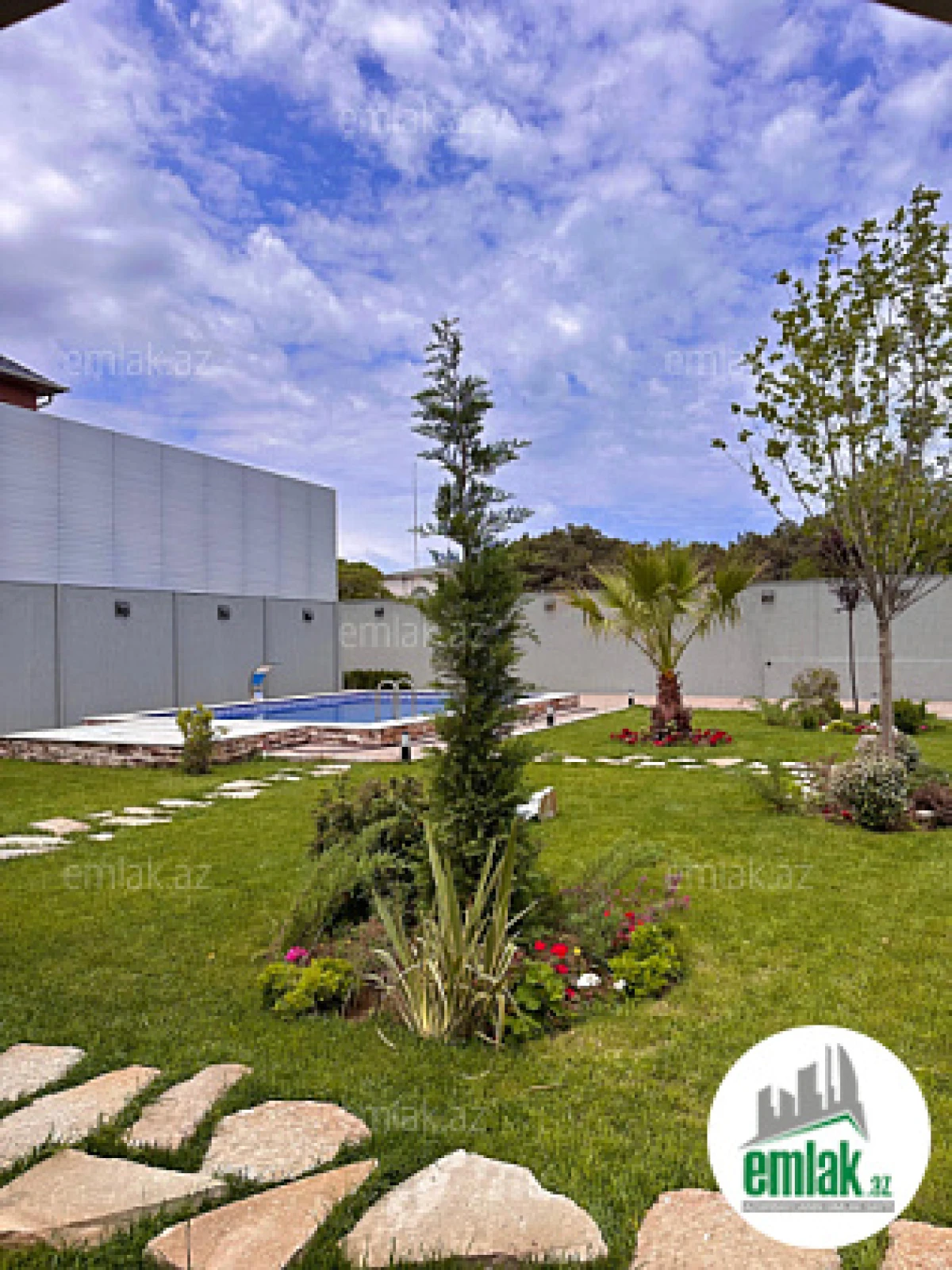 Satılır 5 otaqlı mənzil 380 m²