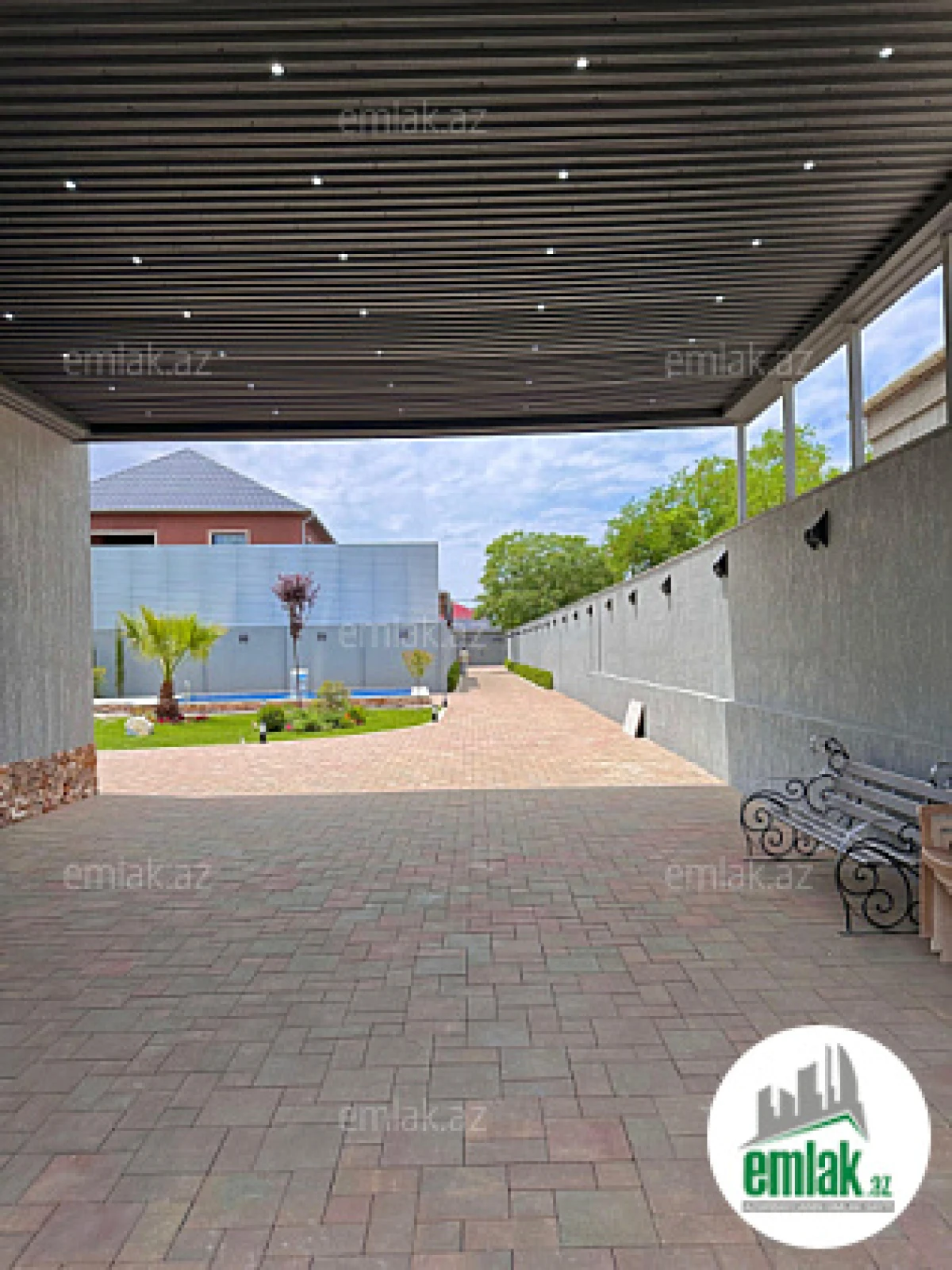 Satılır 5 otaqlı mənzil 380 m²