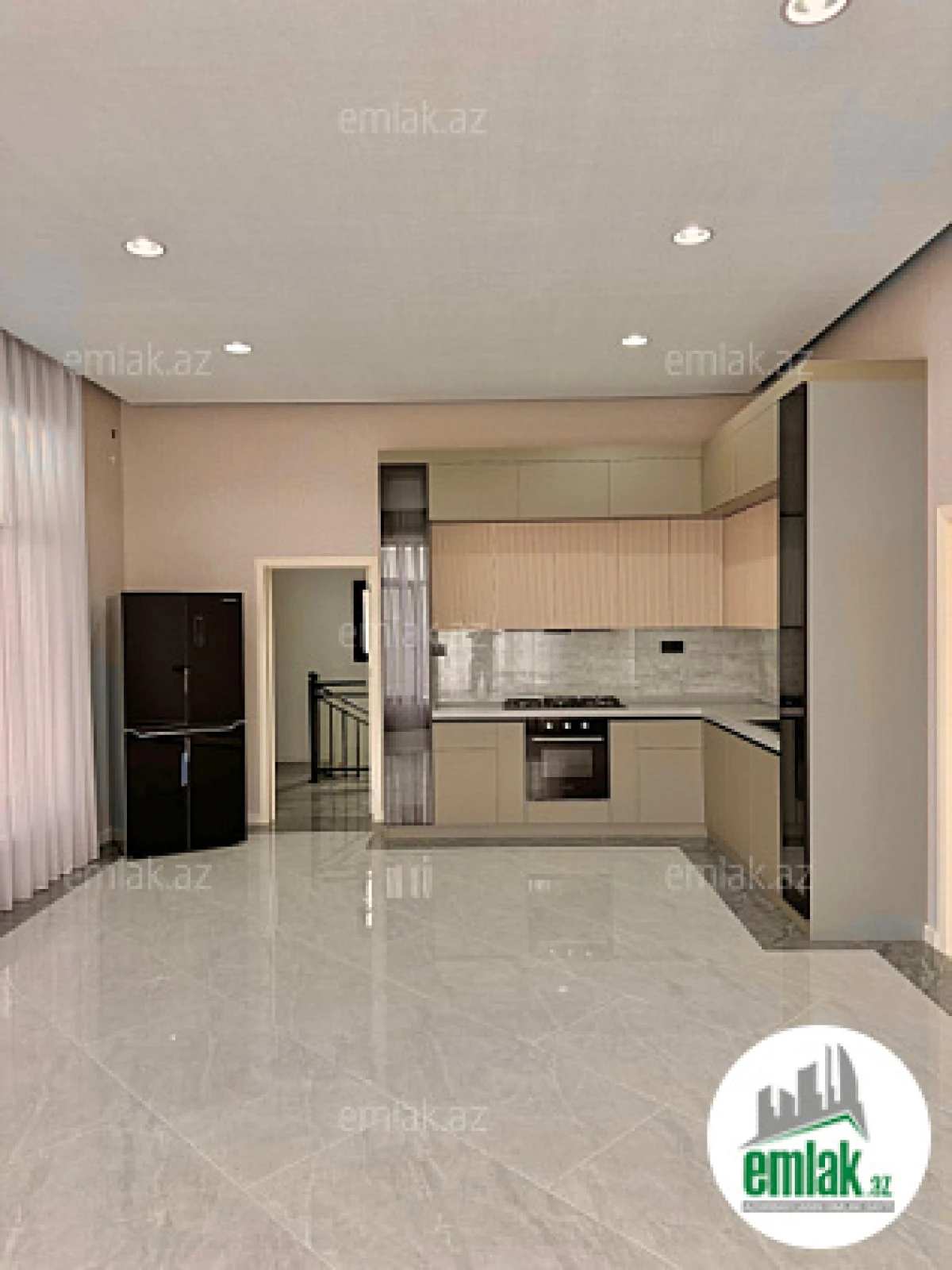 Satılır 5 otaqlı mənzil 380 m²
