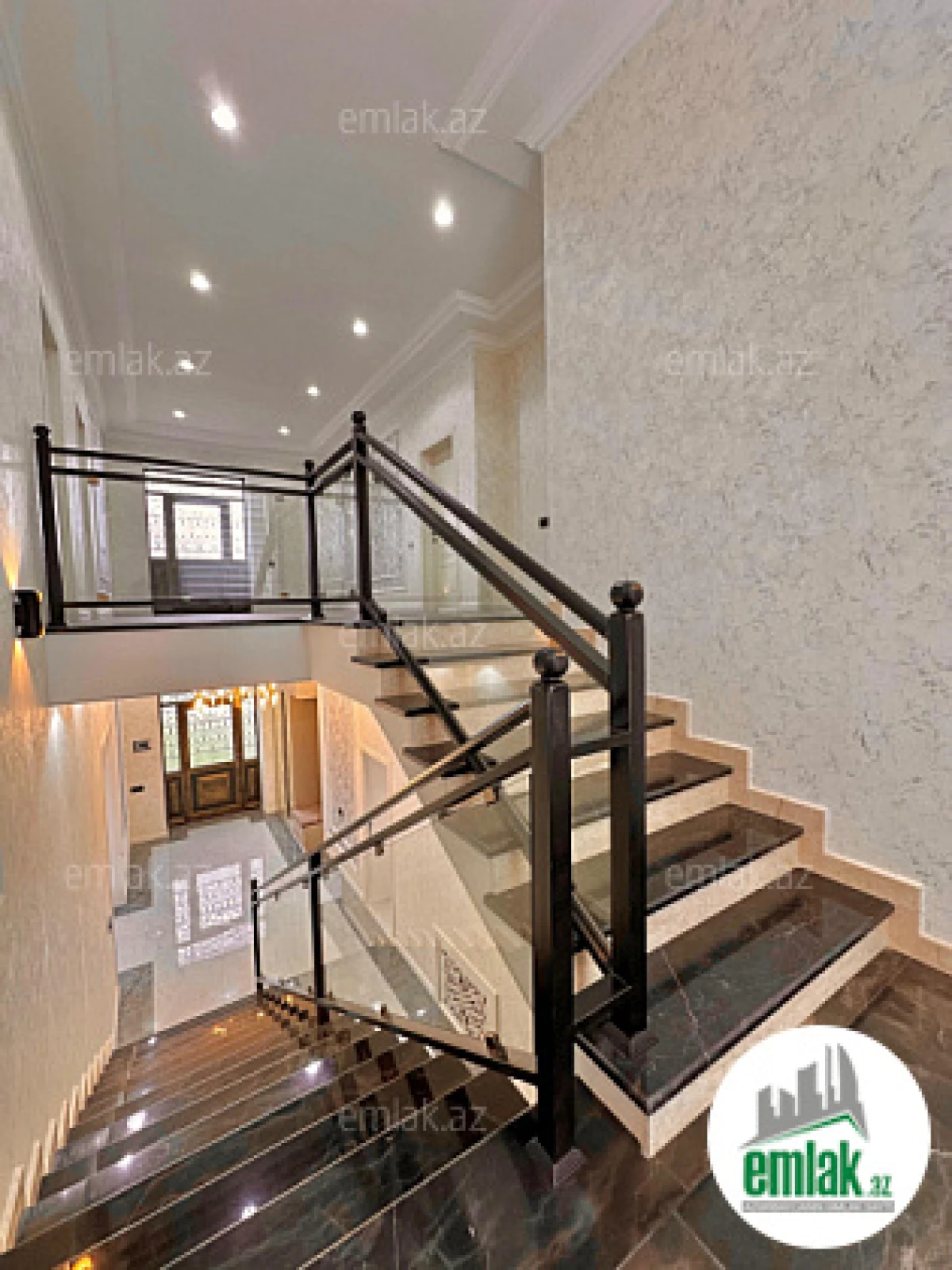 Satılır 5 otaqlı mənzil 380 m²