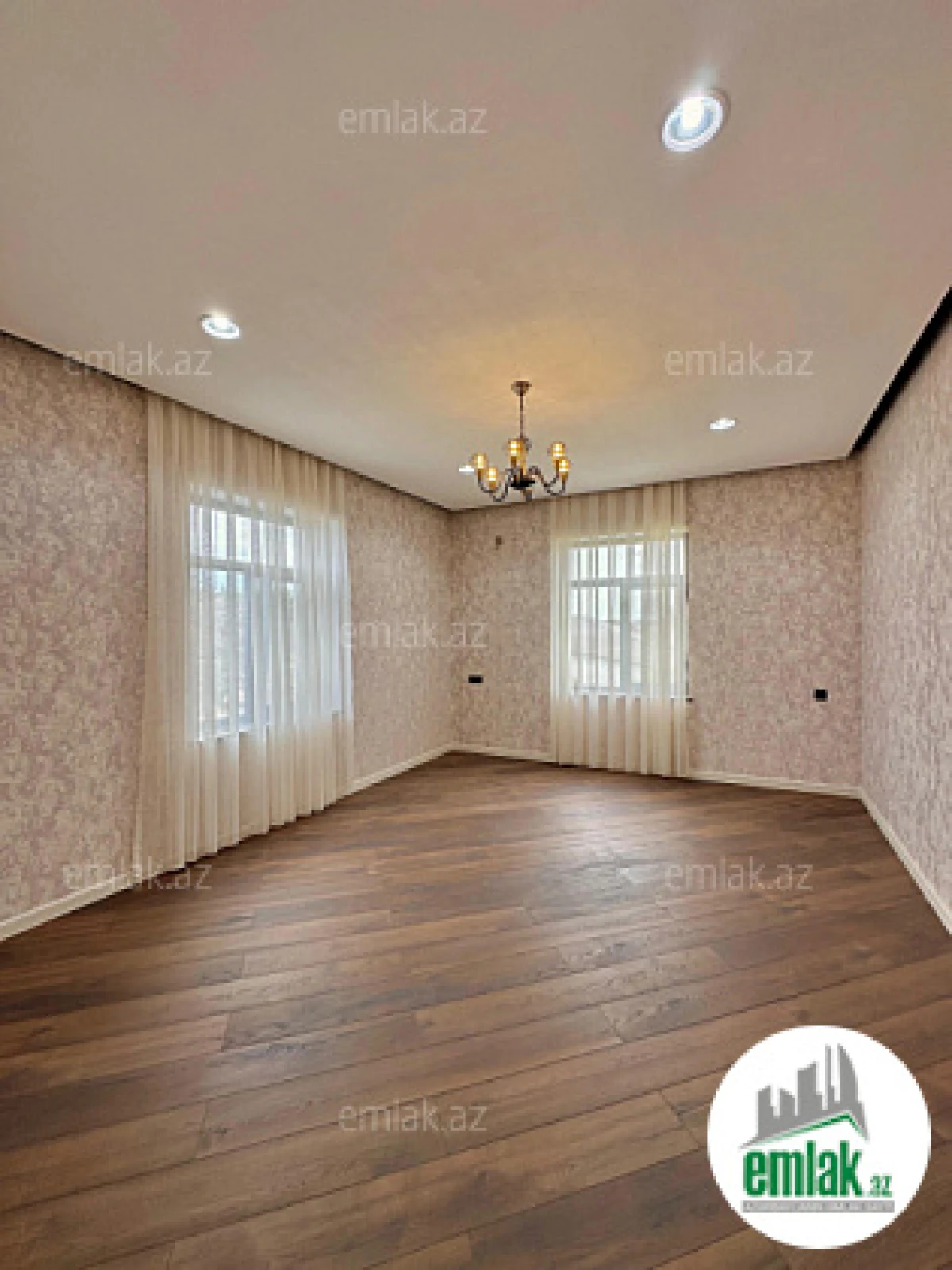 Satılır 5 otaqlı mənzil 380 m²