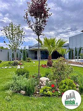 Satılır 5 otaqlı mənzil 380 m²