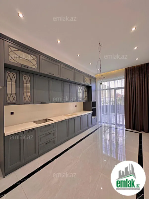 Satılır 6 otaqlı mənzil 300 m²