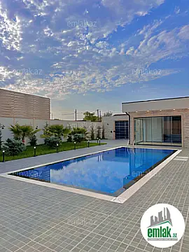 Satılır 6 otaqlı mənzil 300 m²