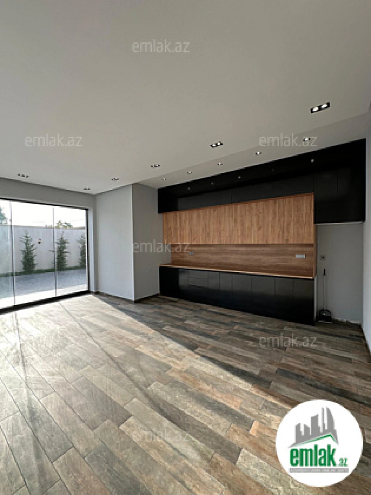 Satılır 6 otaqlı mənzil 300 m²