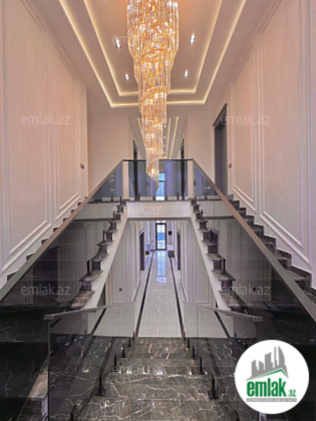 Satılır 6 otaqlı mənzil 300 m²