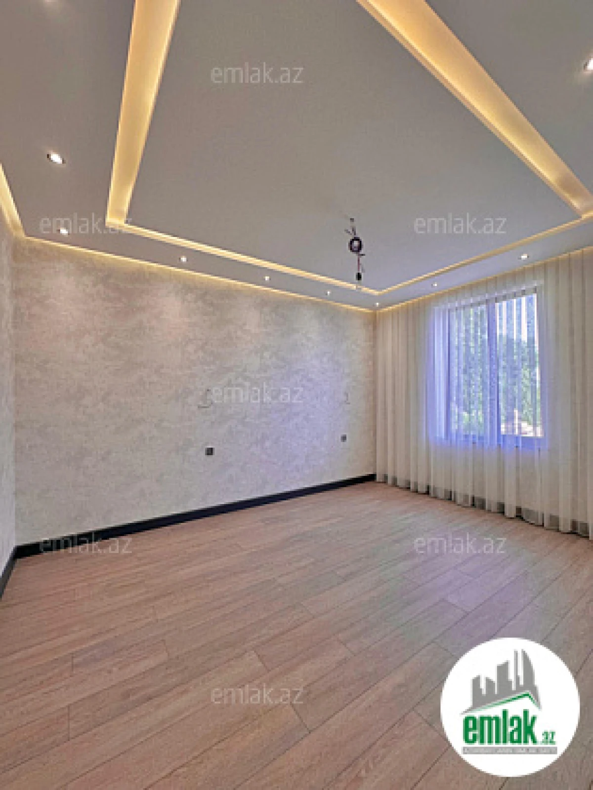 Satılır 6 otaqlı mənzil 300 m²