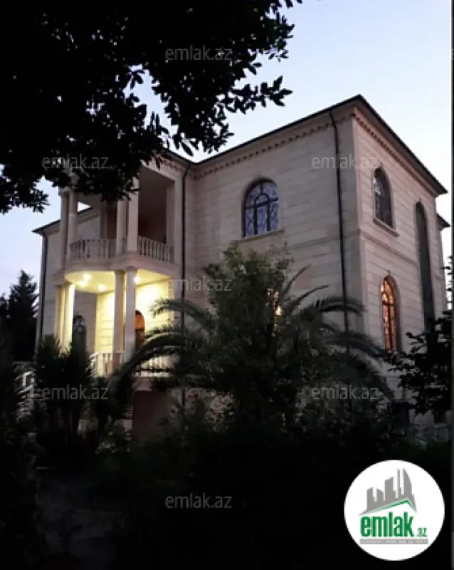 Satılır 12 otaqlı həyət evi 870 m²