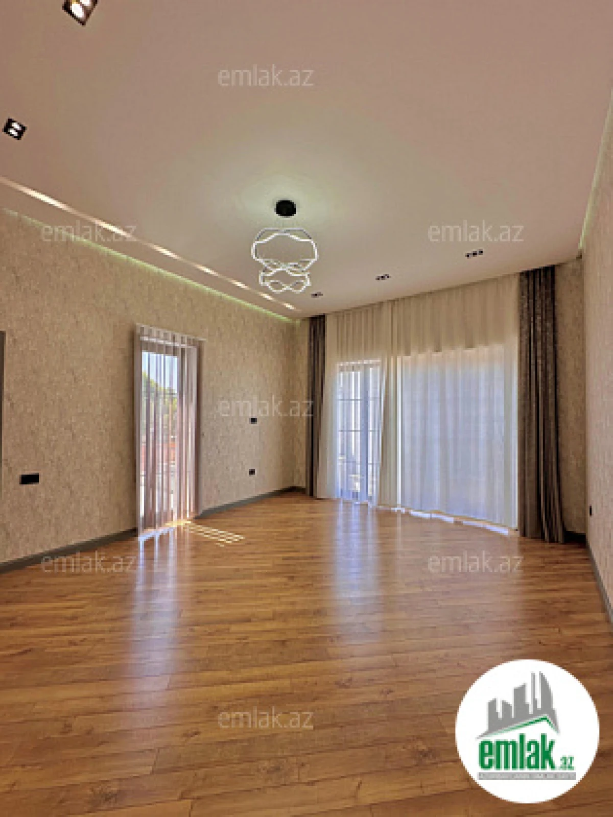 Satılır 6 otaqlı mənzil 400 m²