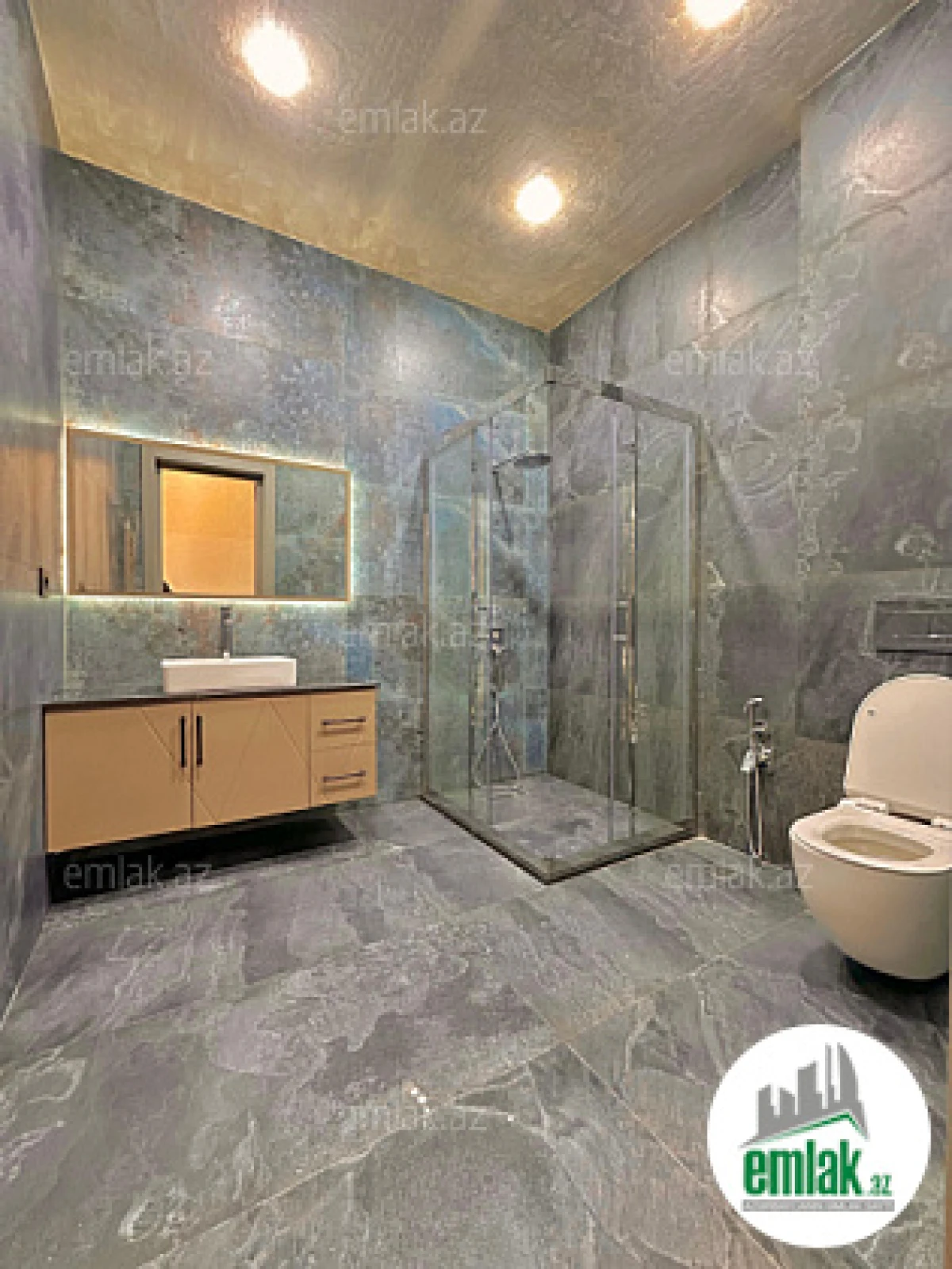 Satılır 6 otaqlı mənzil 400 m²