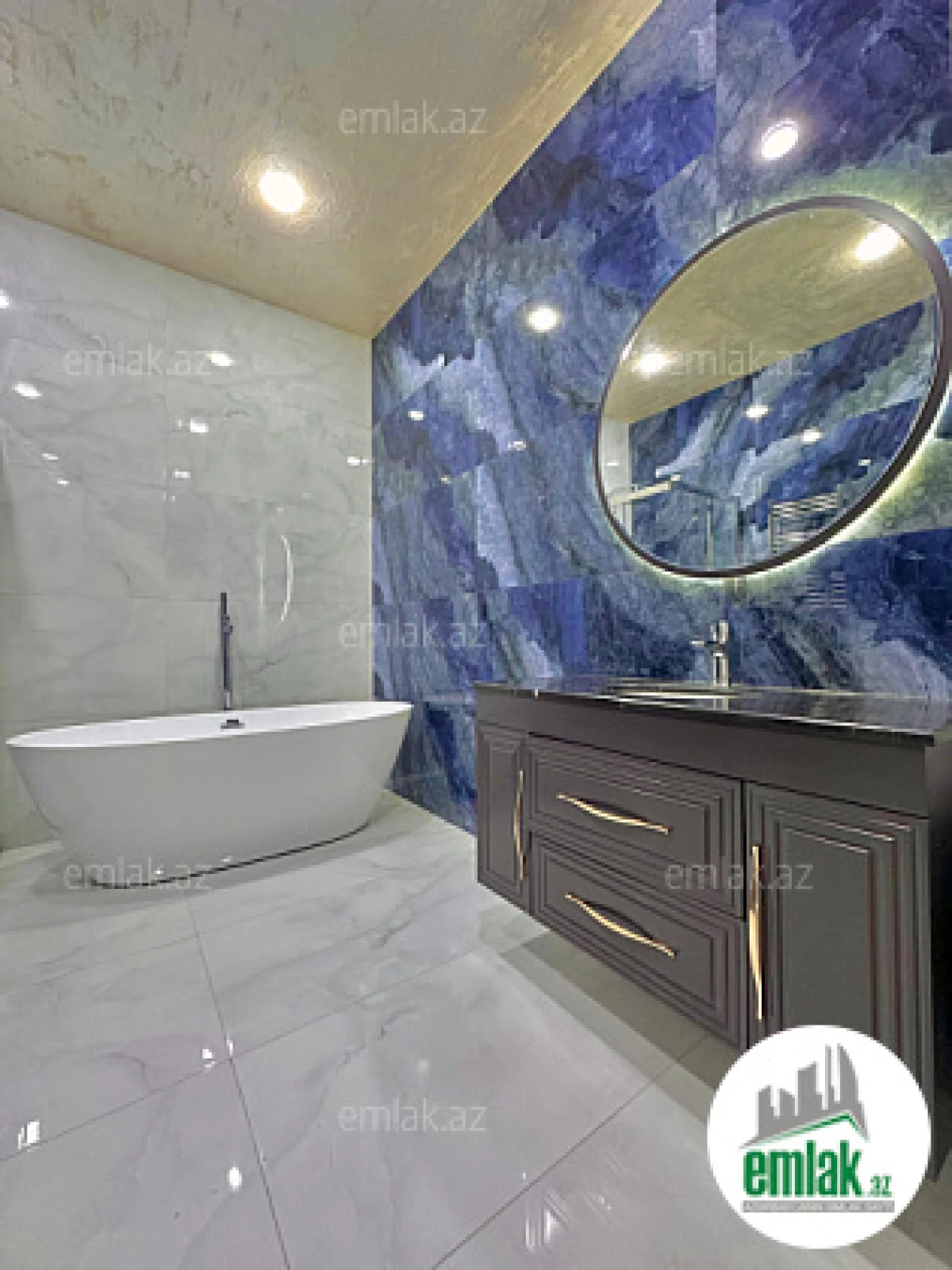 Satılır 6 otaqlı mənzil 400 m²