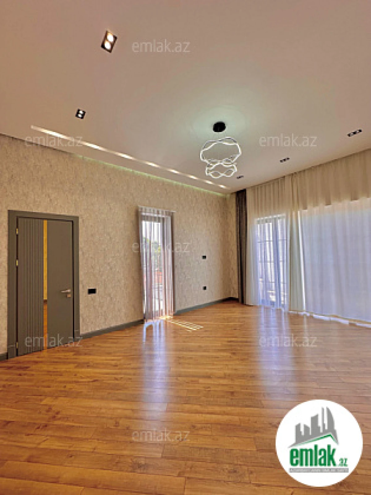 Satılır 6 otaqlı mənzil 400 m²