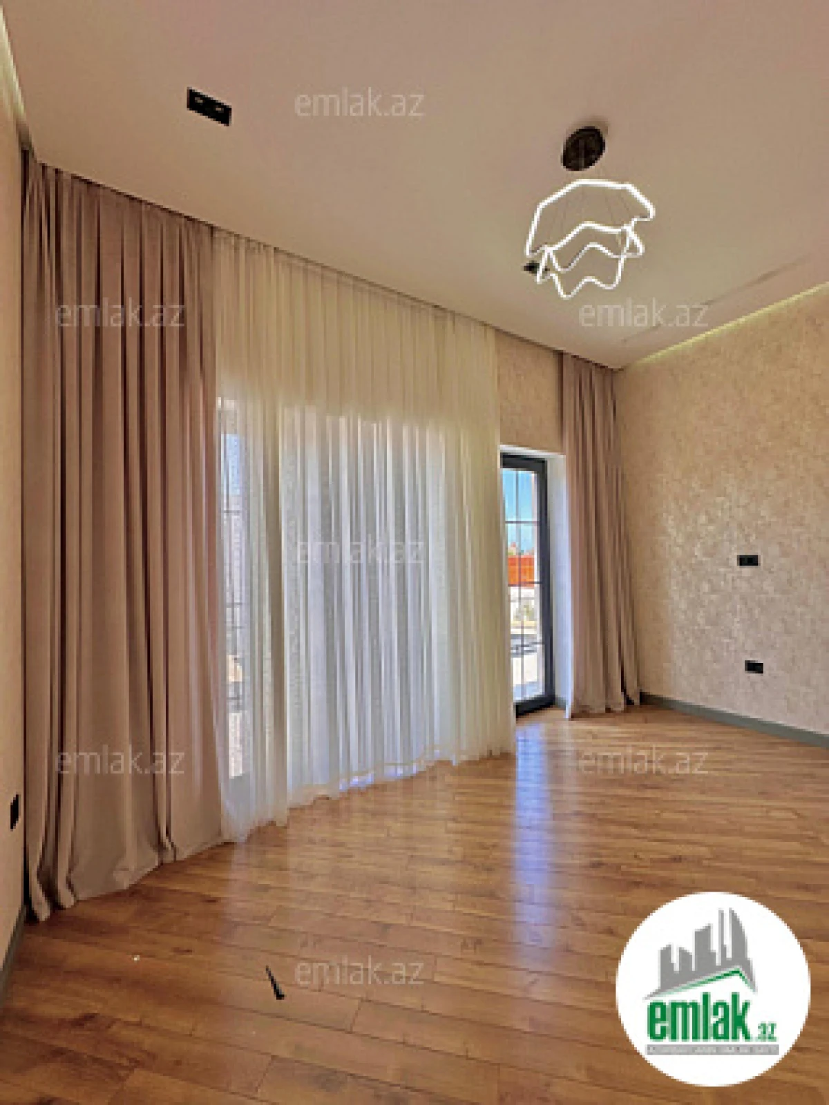 Satılır 6 otaqlı mənzil 400 m²