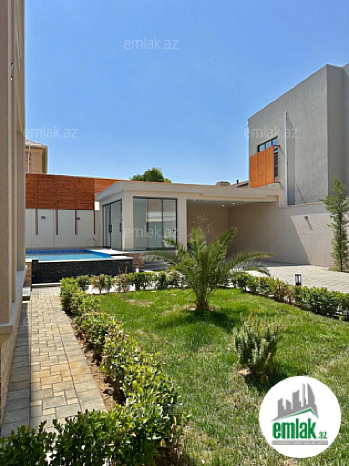 Satılır 6 otaqlı mənzil 400 m²