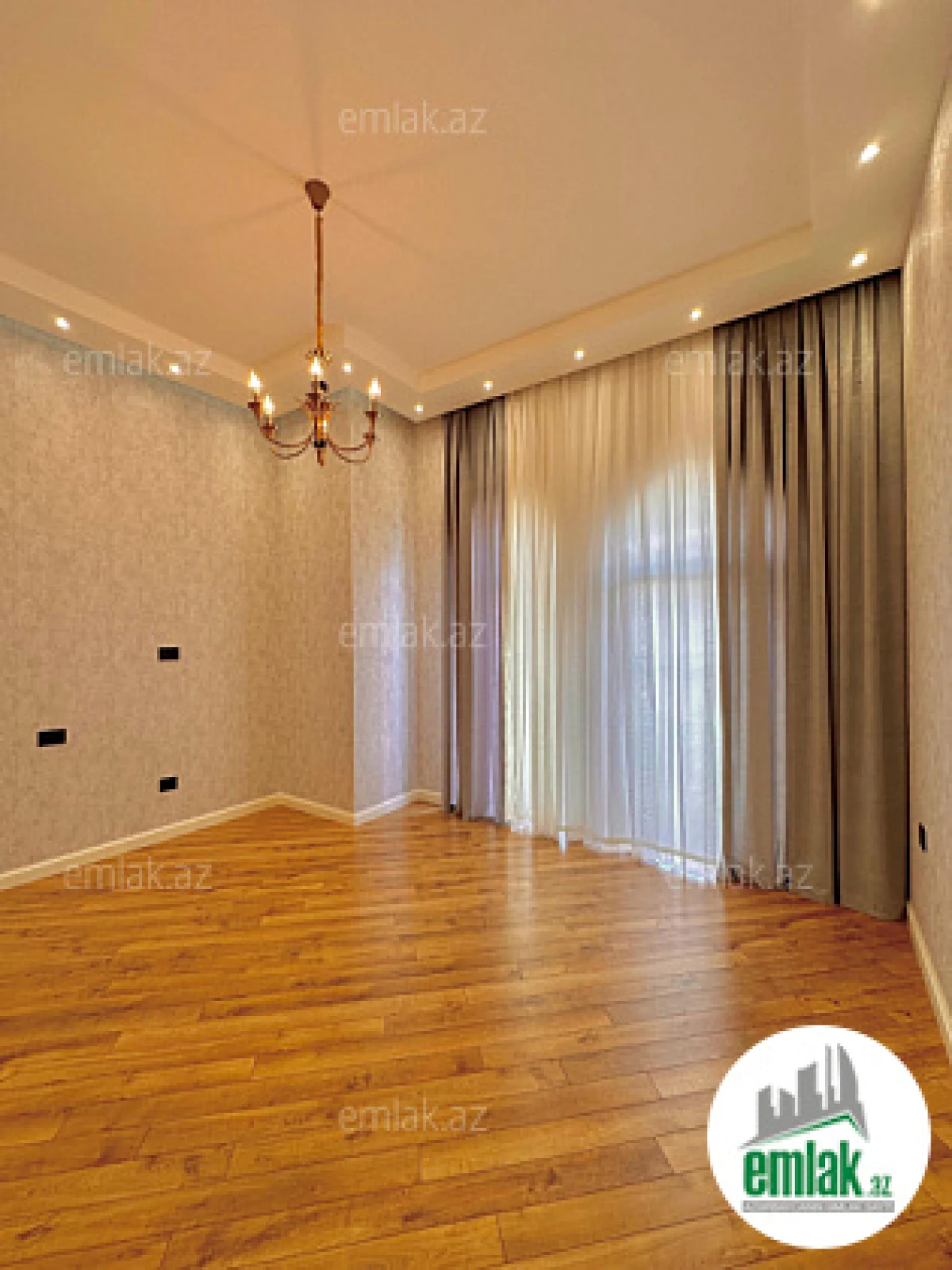 Satılır 6 otaqlı mənzil 400 m²