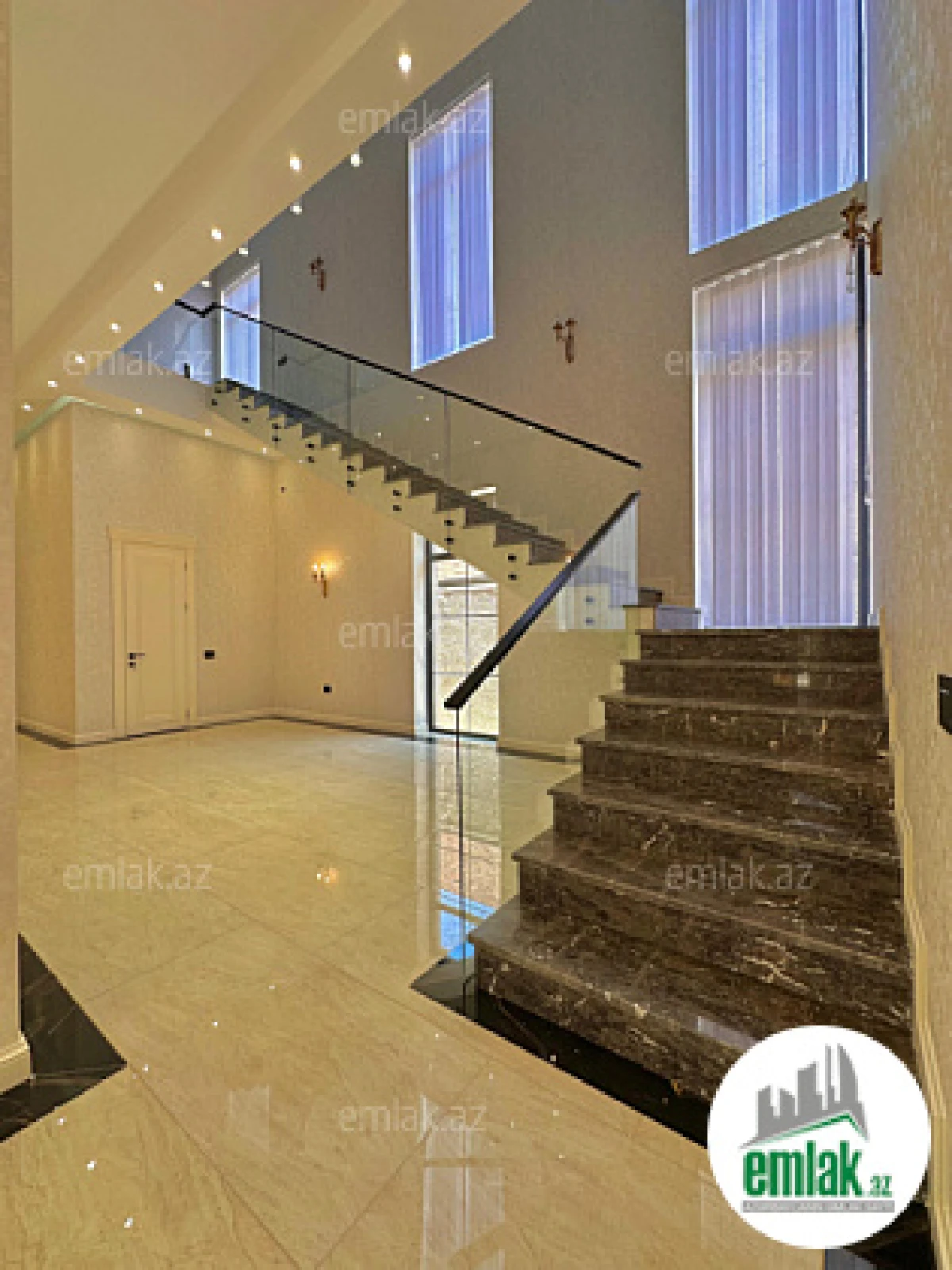 Satılır 6 otaqlı mənzil 400 m²