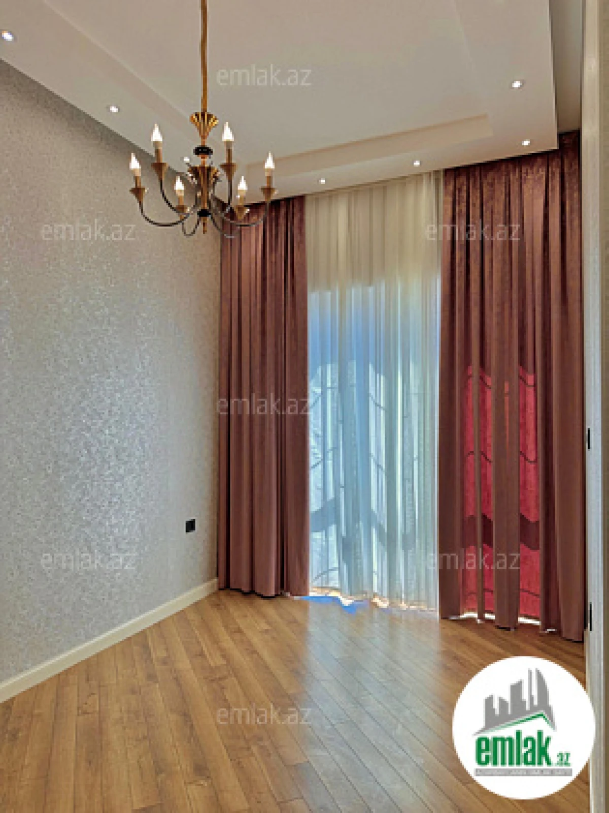 Satılır 6 otaqlı mənzil 400 m²