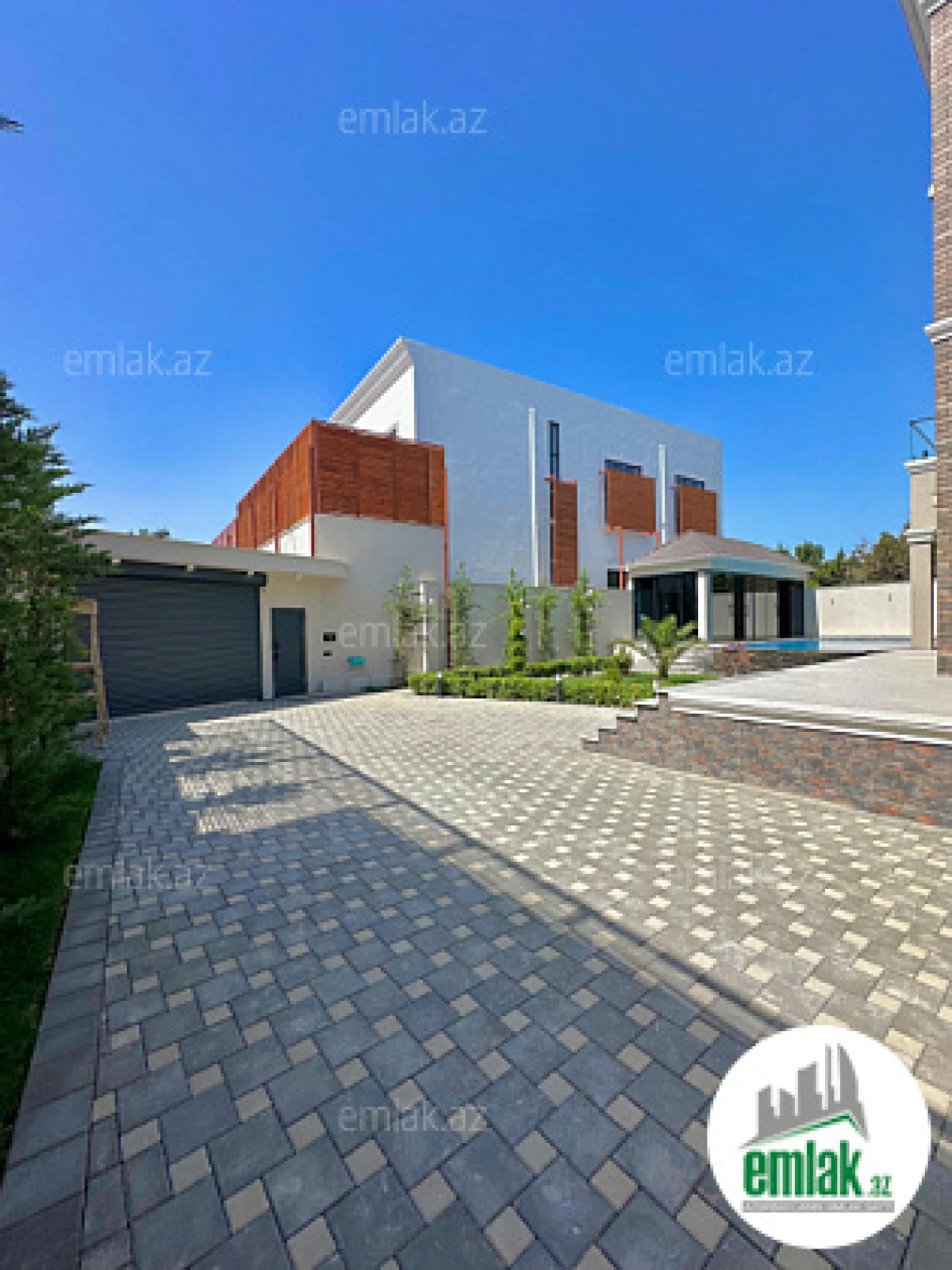 Satılır 6 otaqlı mənzil 400 m²