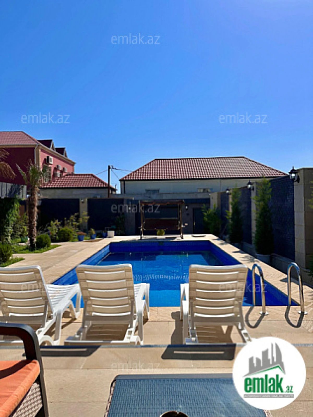 Satılır 4 otaqlı mənzil 240 m²