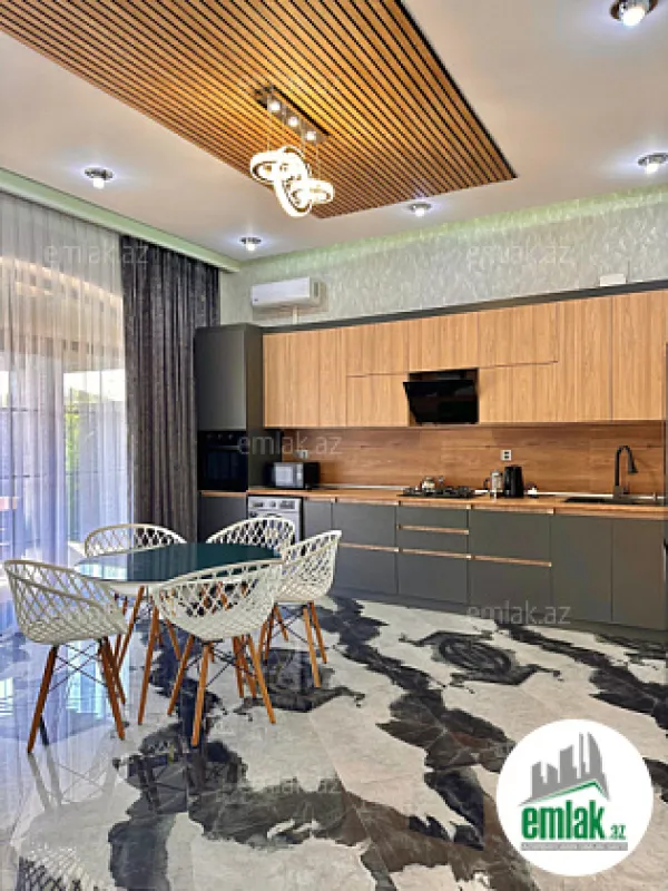 Satılır 4 otaqlı mənzil 240 m²