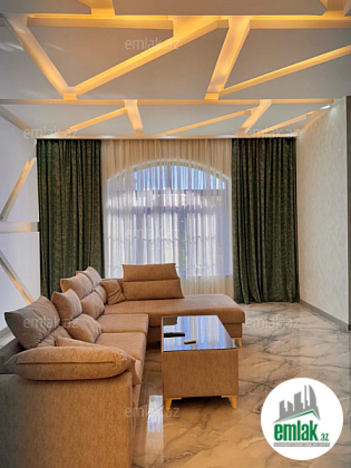 Satılır 4 otaqlı mənzil 240 m²