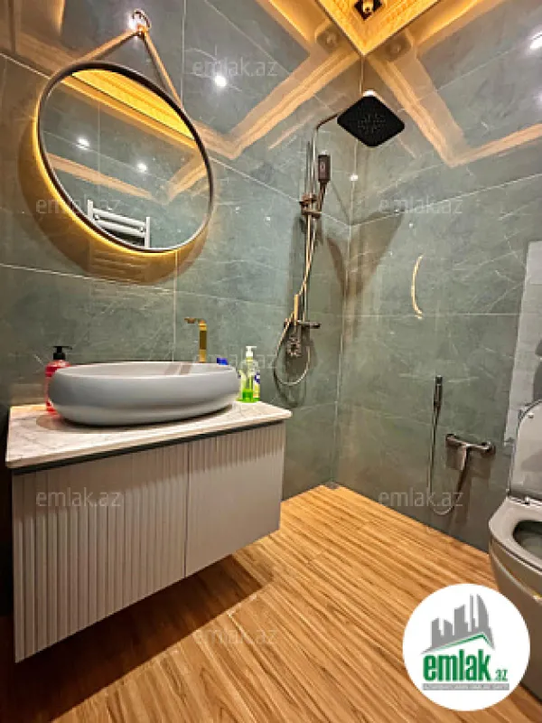 Satılır 4 otaqlı mənzil 240 m²