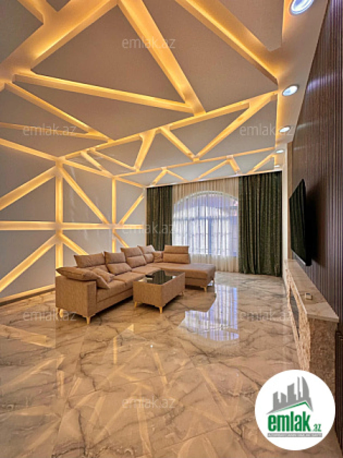 Satılır 4 otaqlı mənzil 240 m²