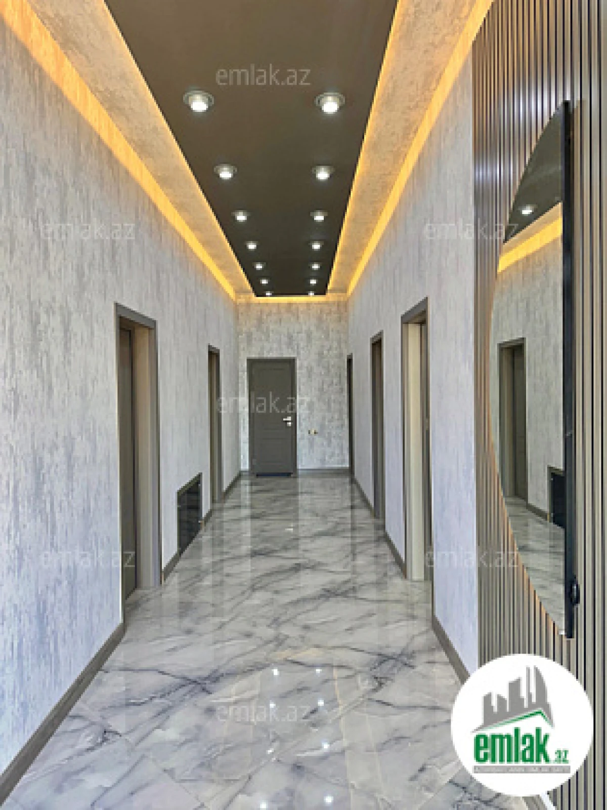 Satılır 4 otaqlı mənzil 240 m²