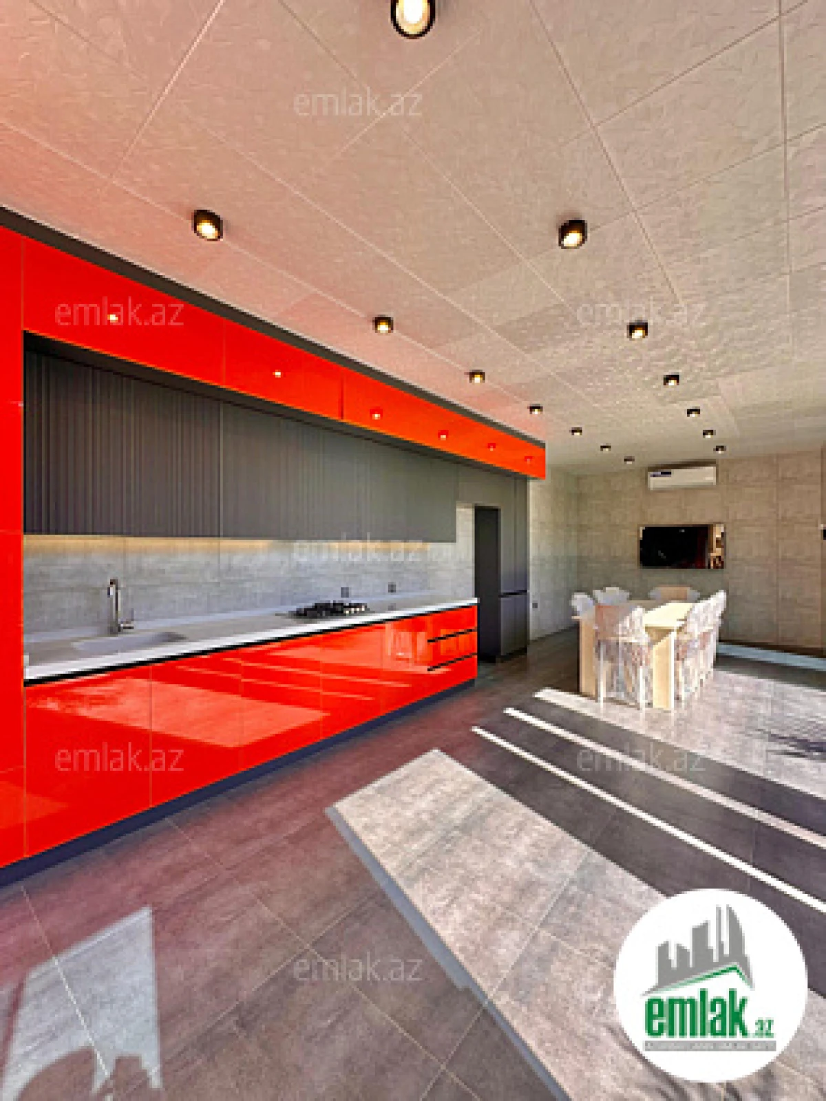 Satılır 6 otaqlı mənzil 300 m²