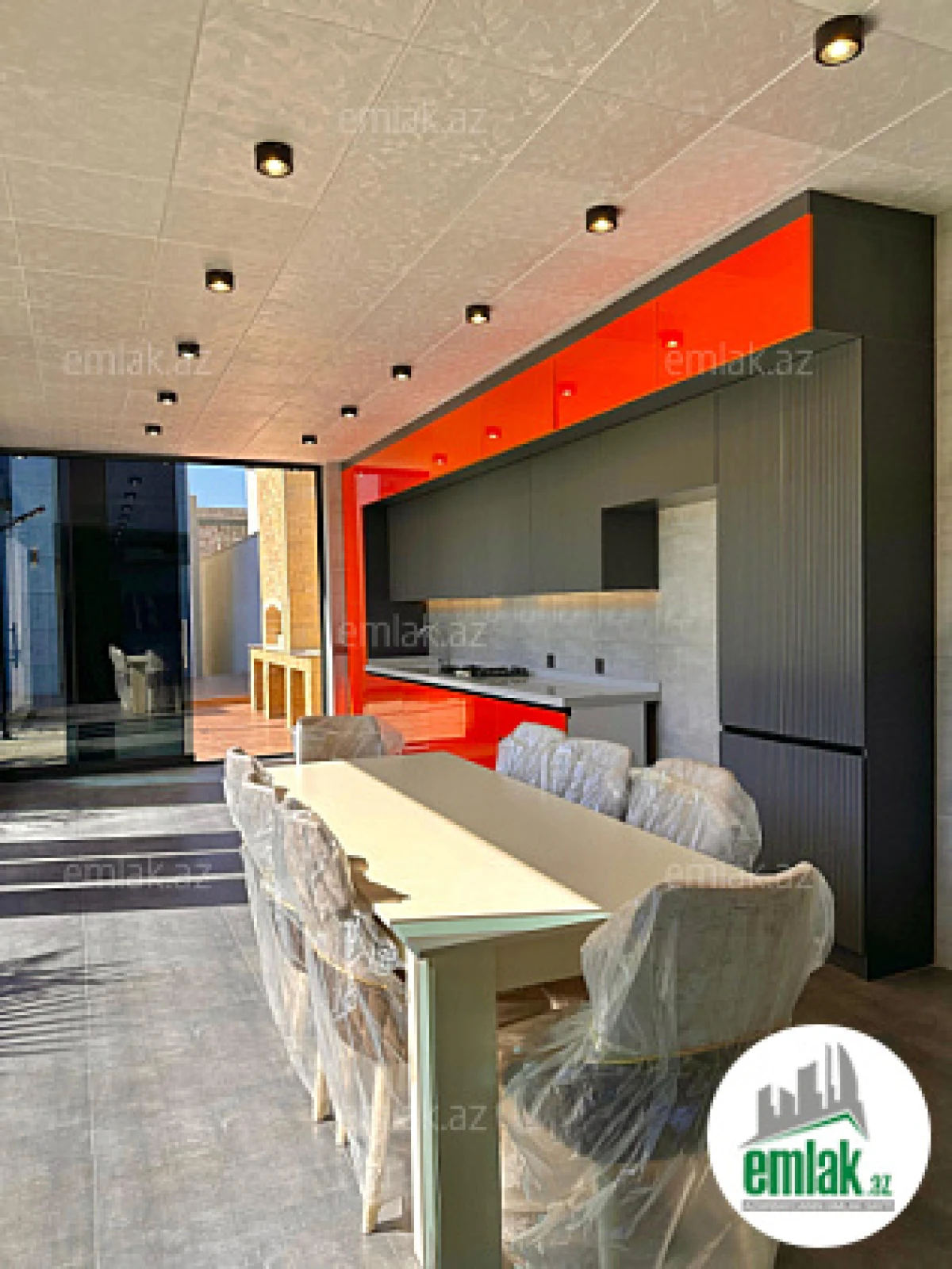 Satılır 6 otaqlı mənzil 300 m²