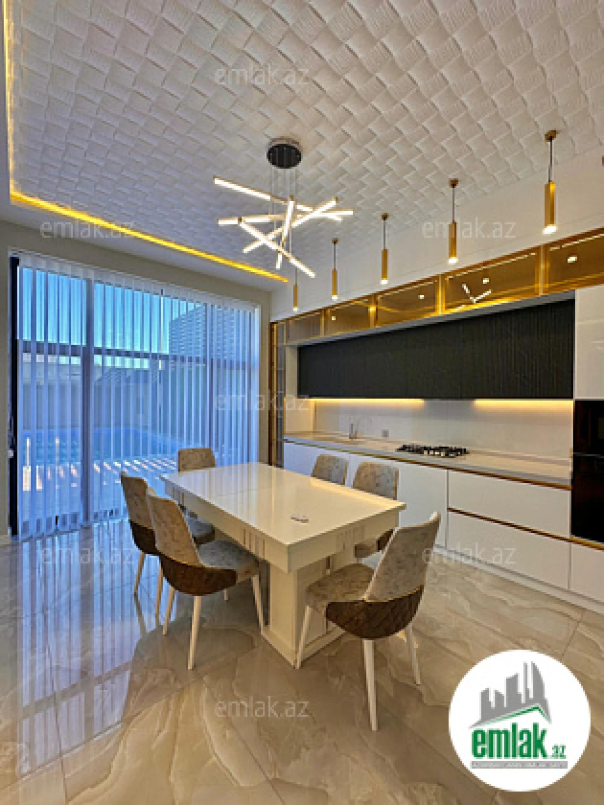 Satılır 6 otaqlı mənzil 300 m²