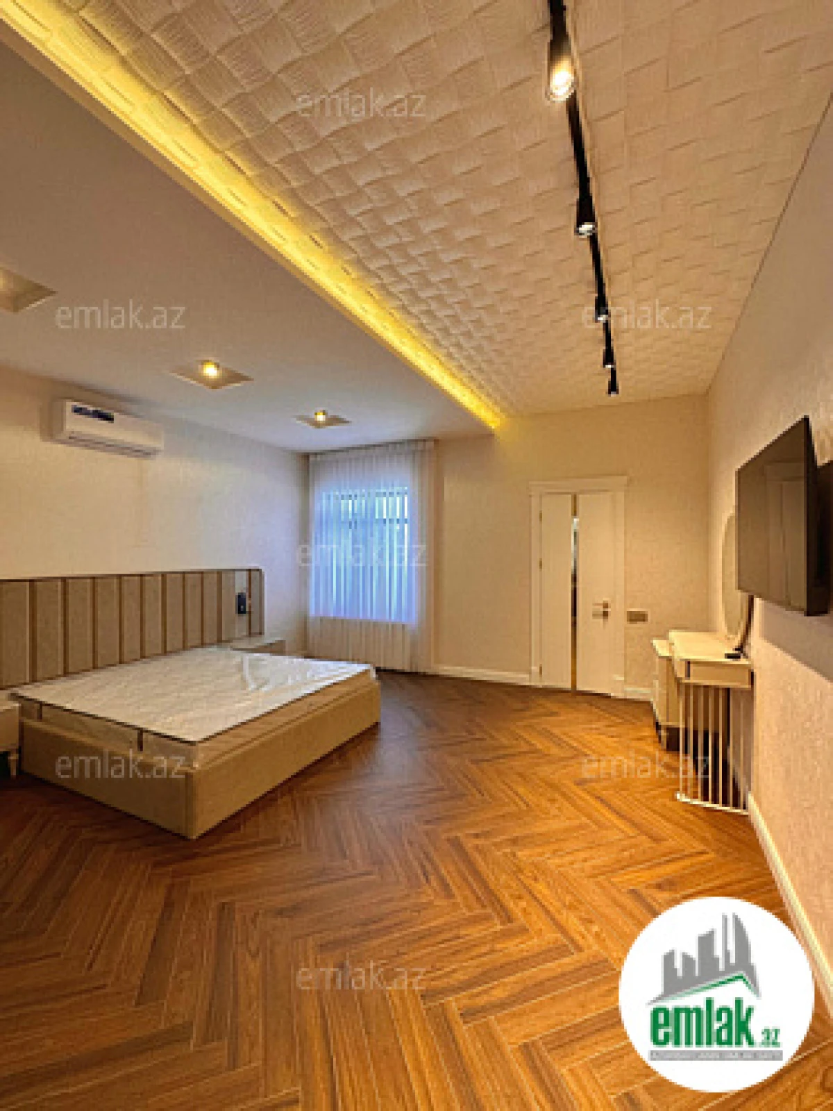 Satılır 6 otaqlı mənzil 300 m²