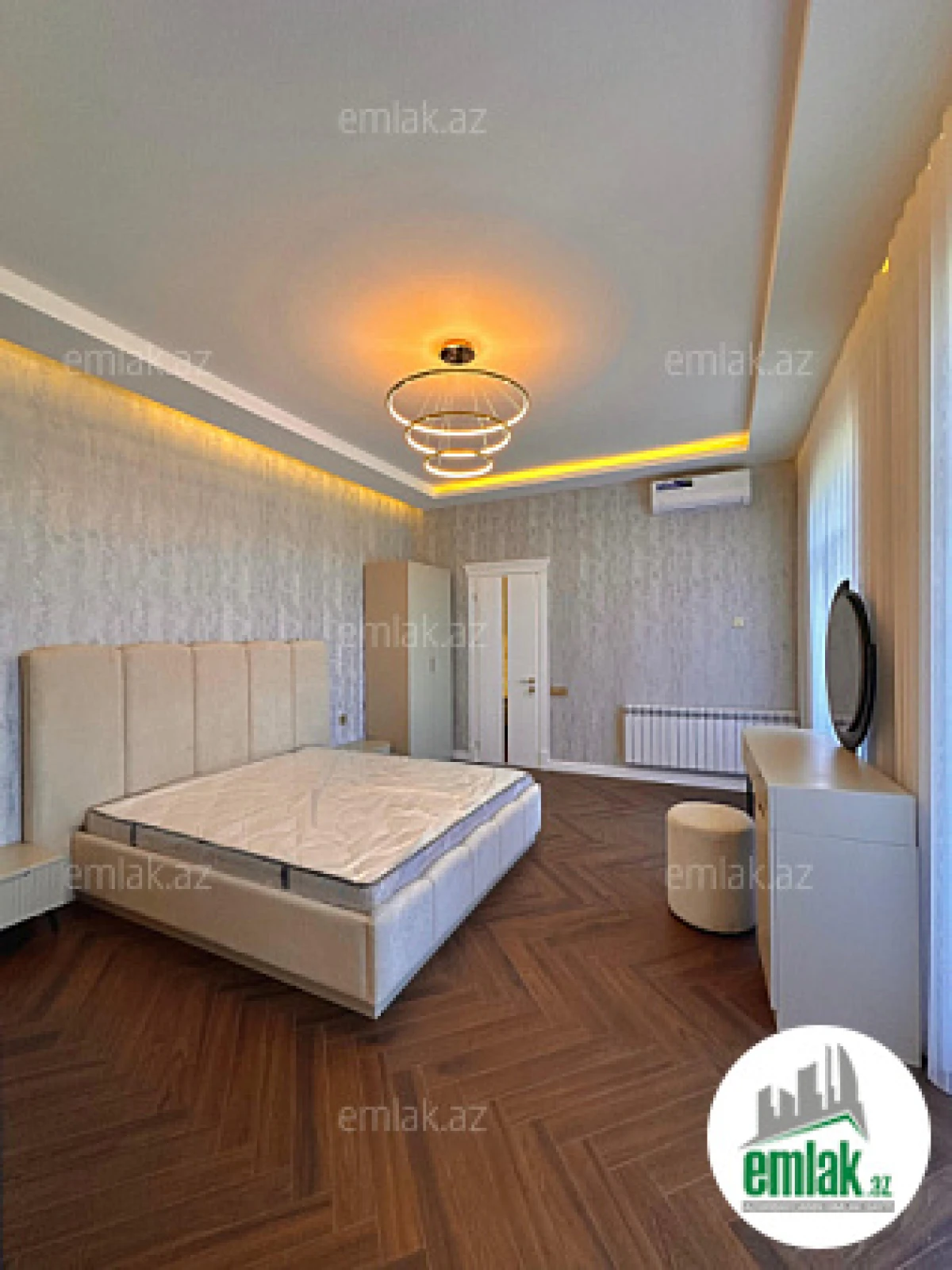 Satılır 6 otaqlı mənzil 300 m²