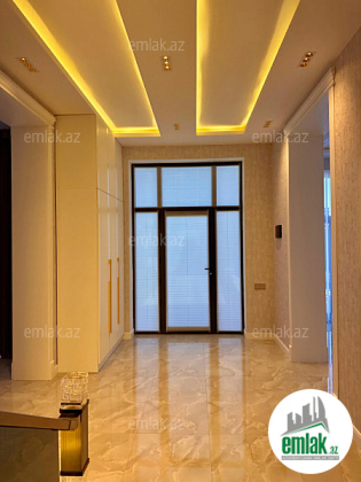 Satılır 6 otaqlı mənzil 300 m²