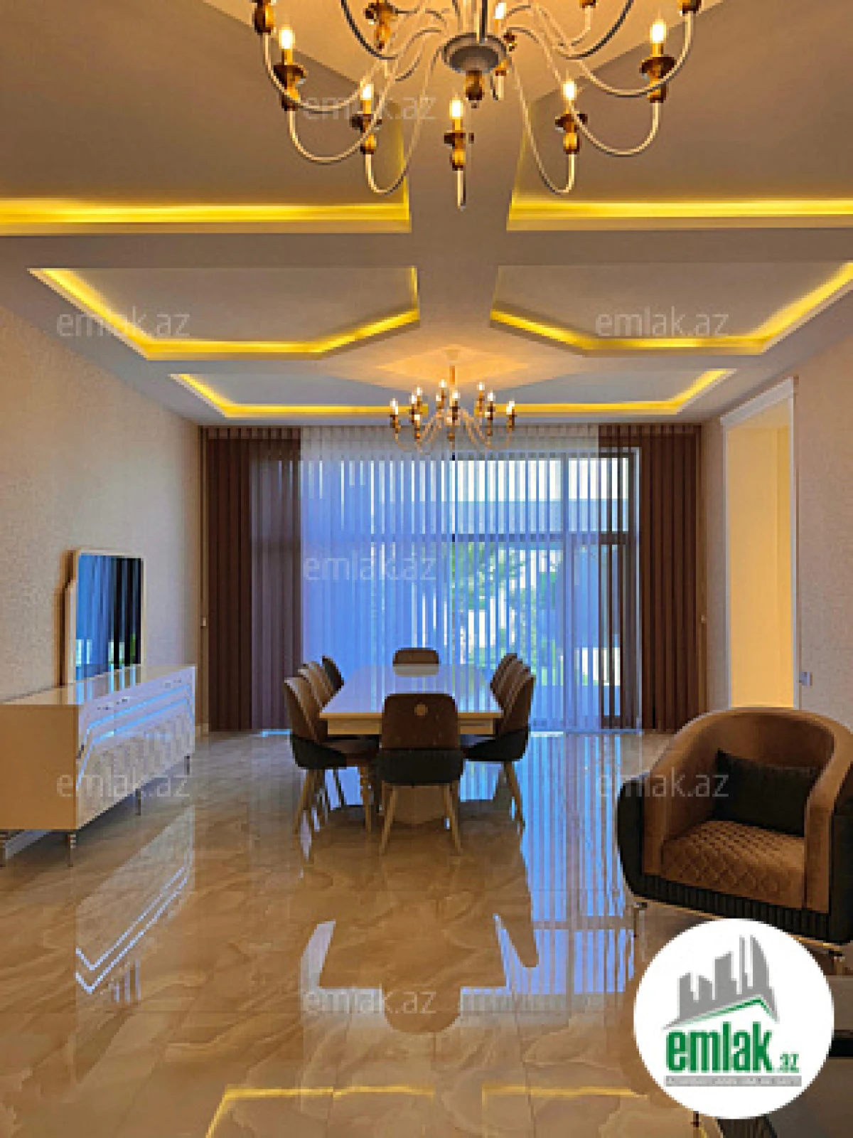 Satılır 6 otaqlı mənzil 300 m²